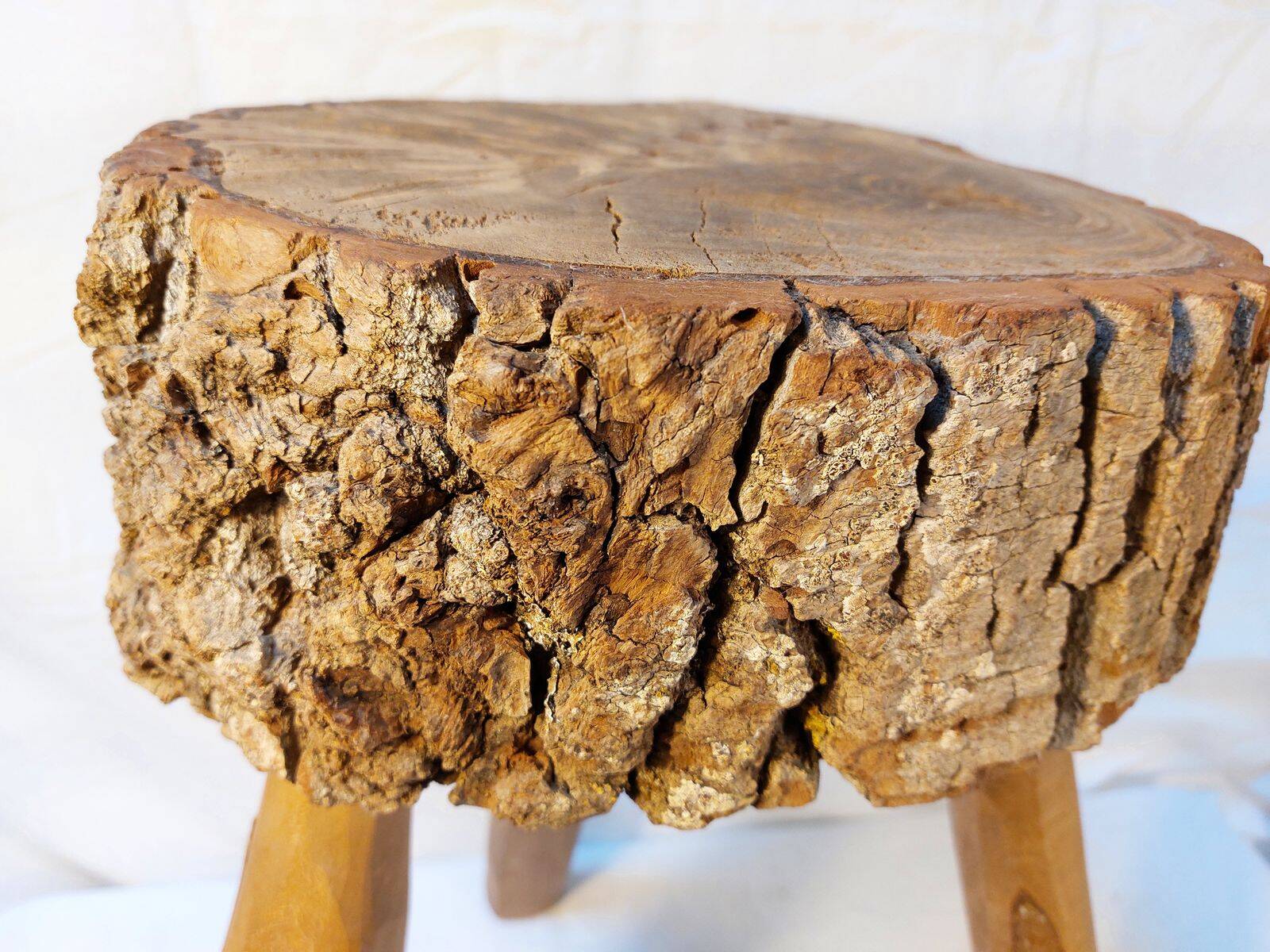 Brutalist tripod stool - French popular craftsmanship from the 20th century