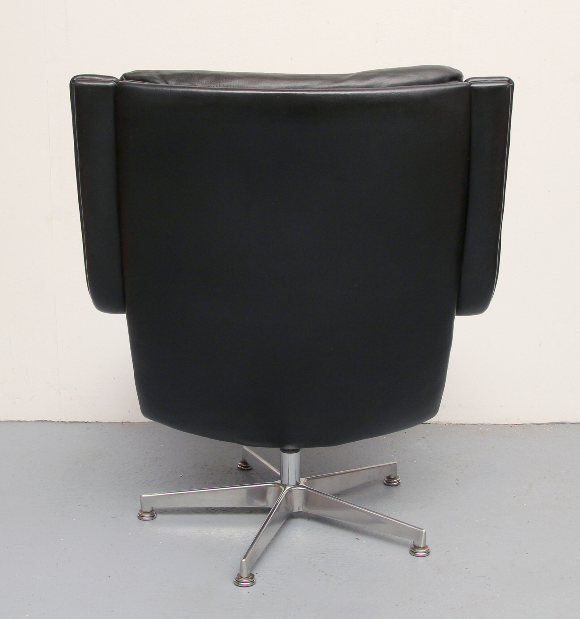 1970s leather swivel chair from geoffrey hartcourt for artifort