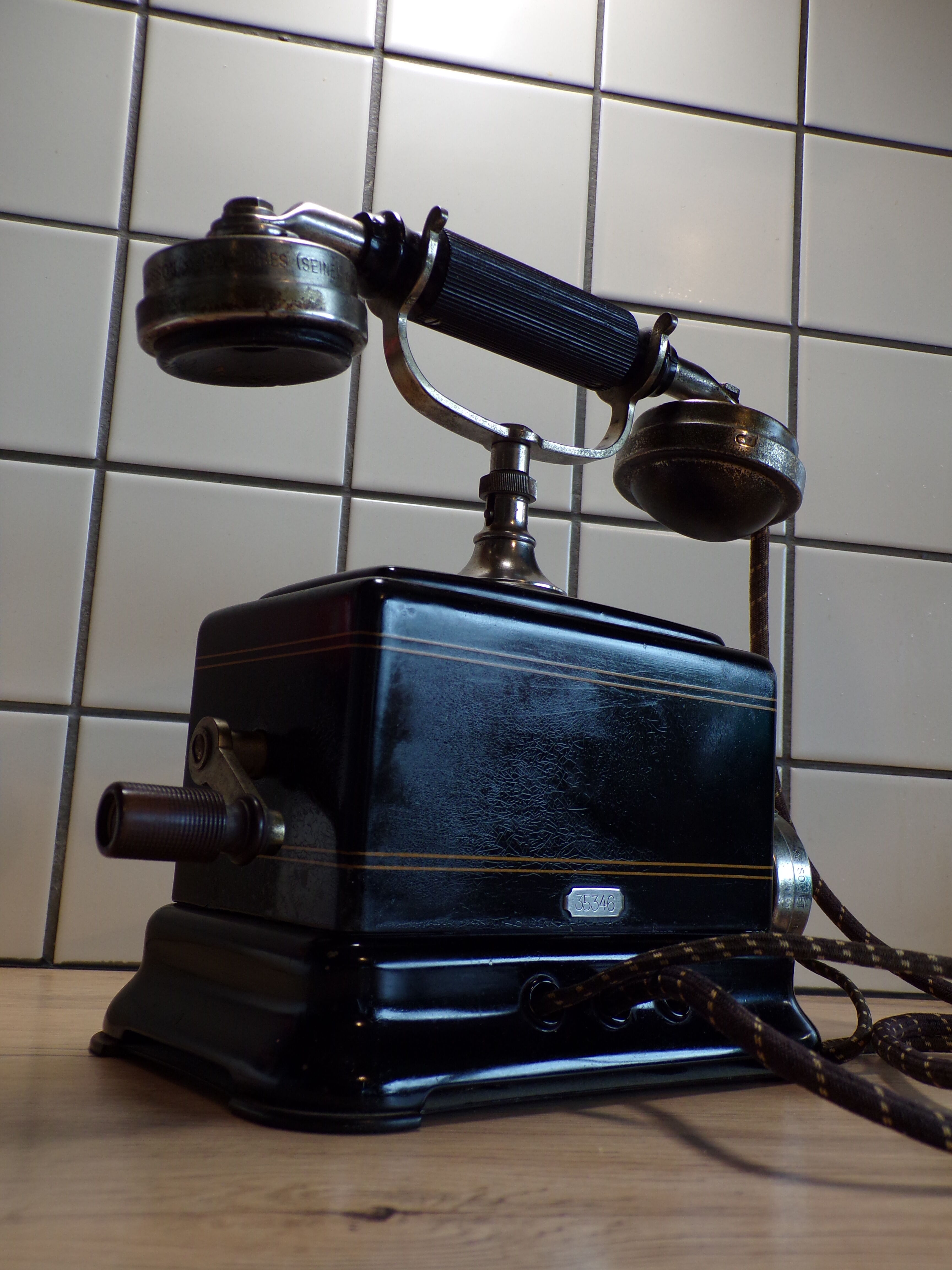 Phone 1920 with crank