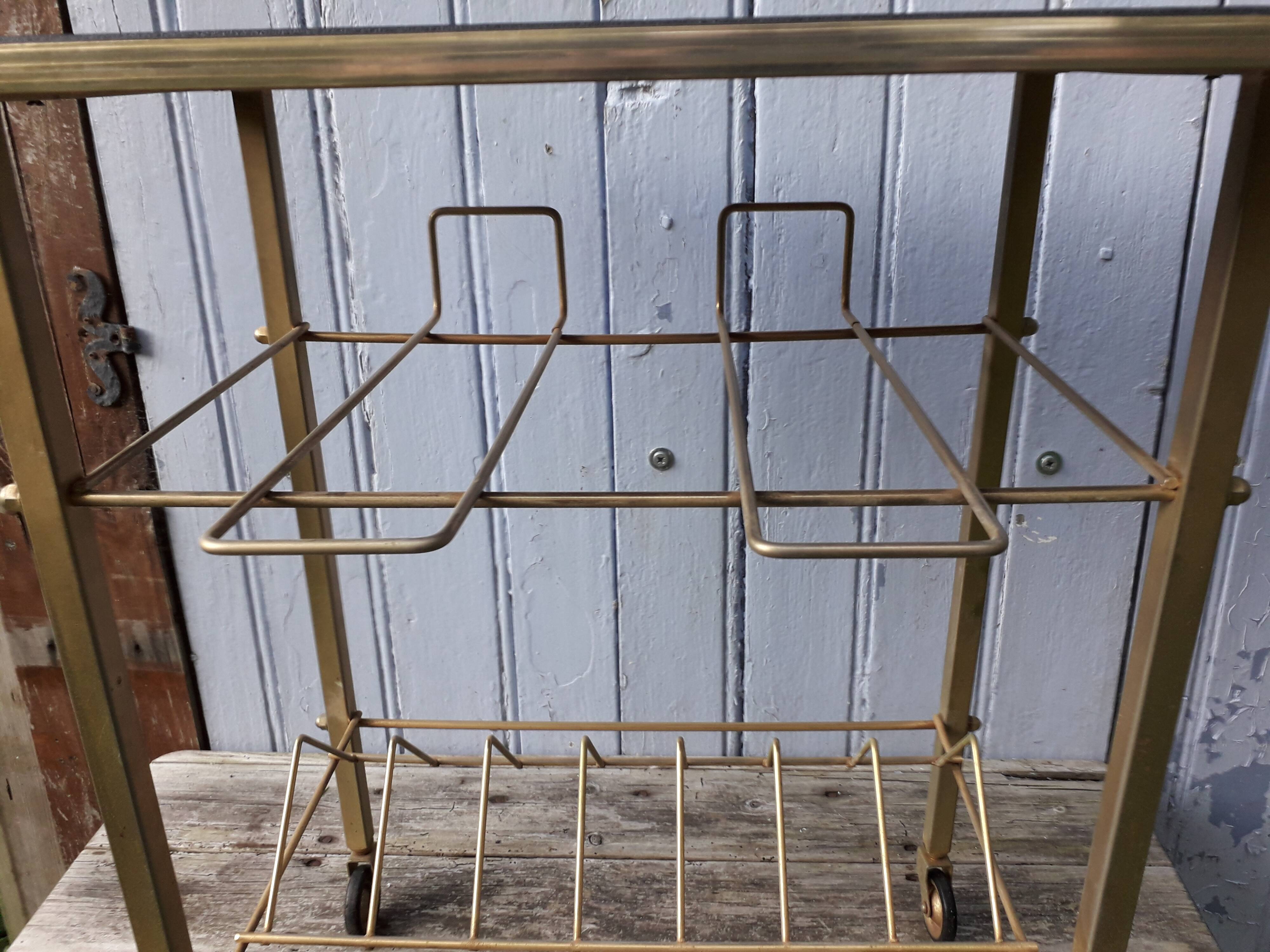 Desserte-vinyl holder