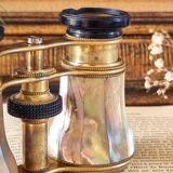 Theater binoculars in mother-of-pearl and brass, 19th century