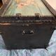 Ancien coffre de marine anglais peint