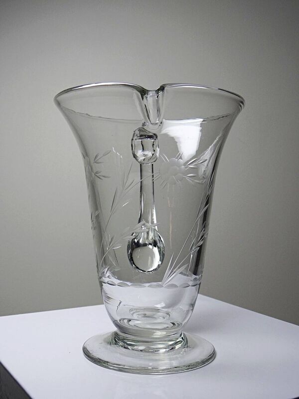 Pichet ancien en verre gravé à la roue décor végétal, Bohême, début XXe