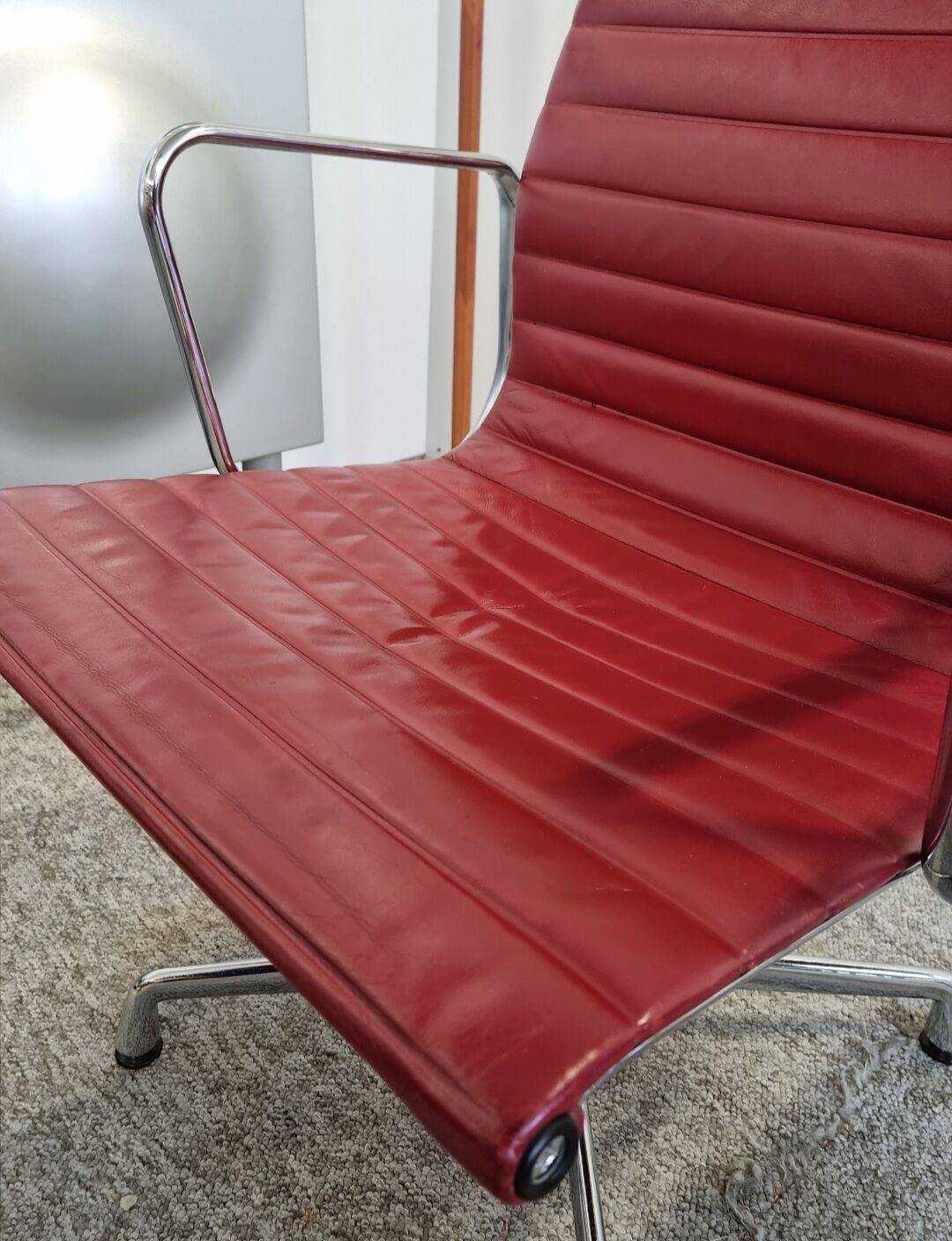 Ea 108 armchair by Charles & Ray Eames, Vitra edition