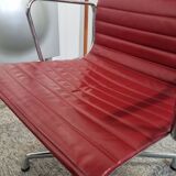 Ea 108 armchair by Charles & Ray Eames, Vitra edition
