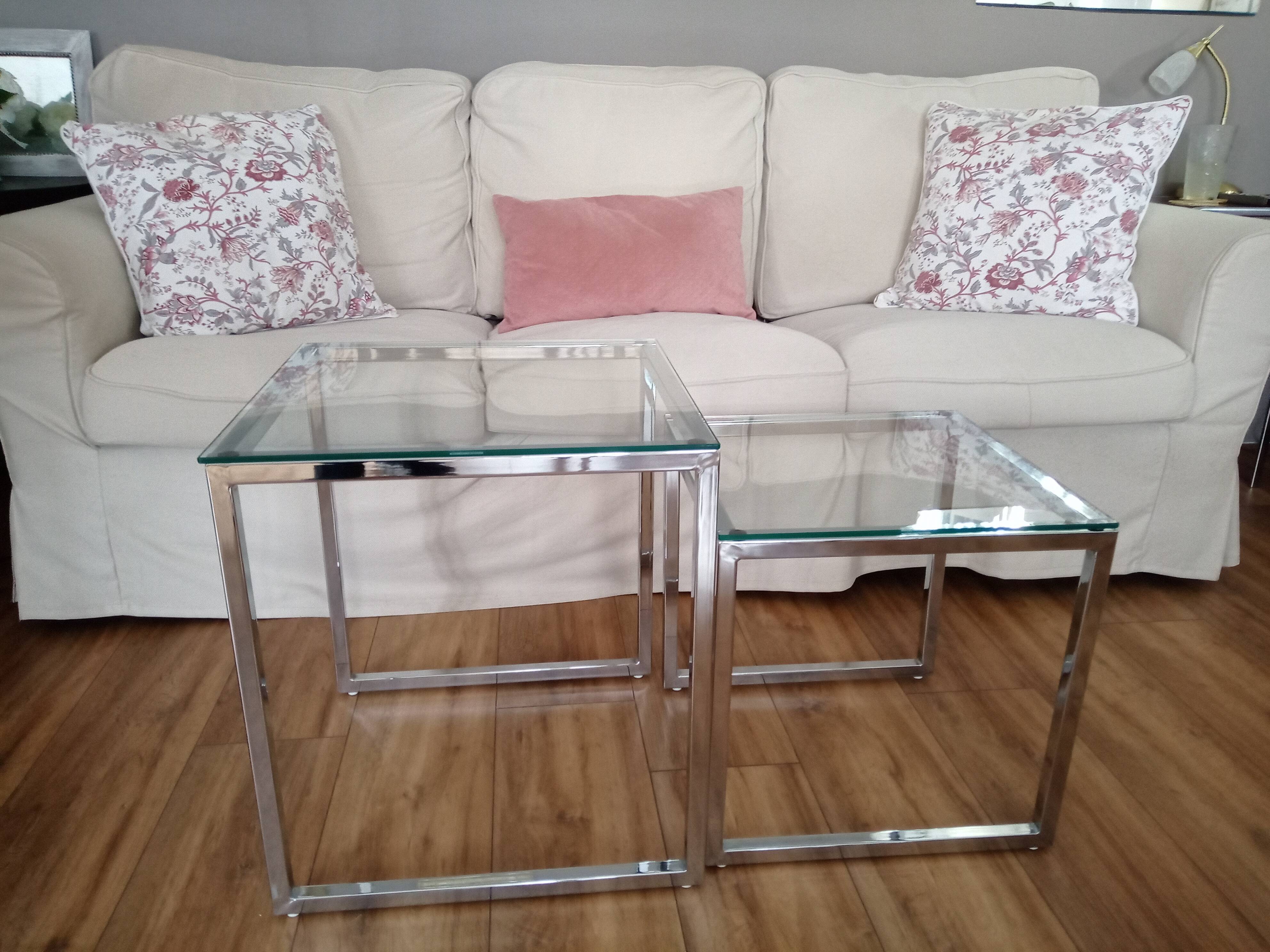 Tables basses gigognes design plateaux en verre transparent et piètements chromés