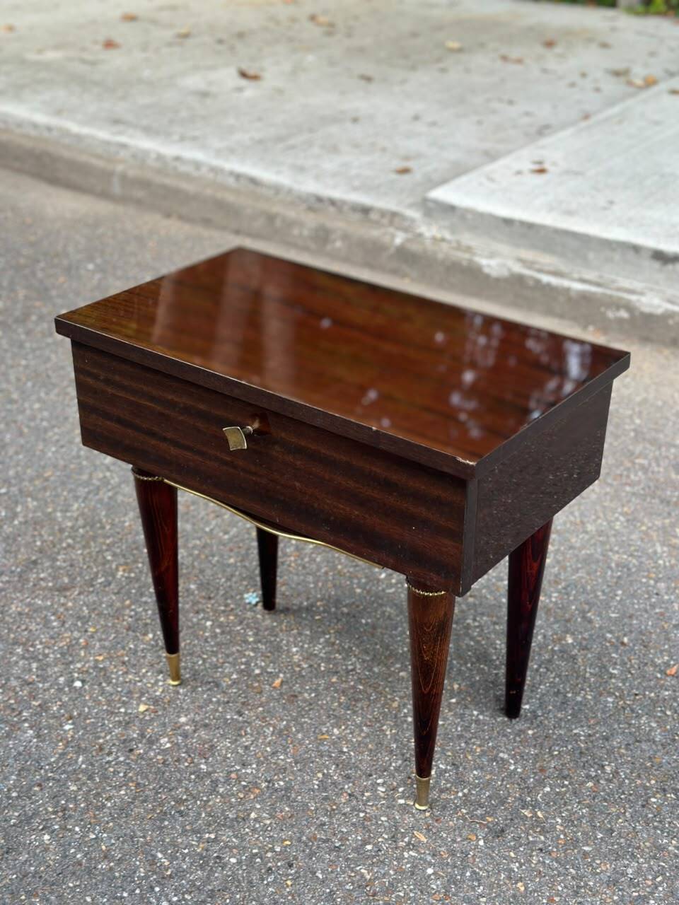 Mid-Century Modern bedside table Italian style Gio Ponti Paolo Buffa 1950