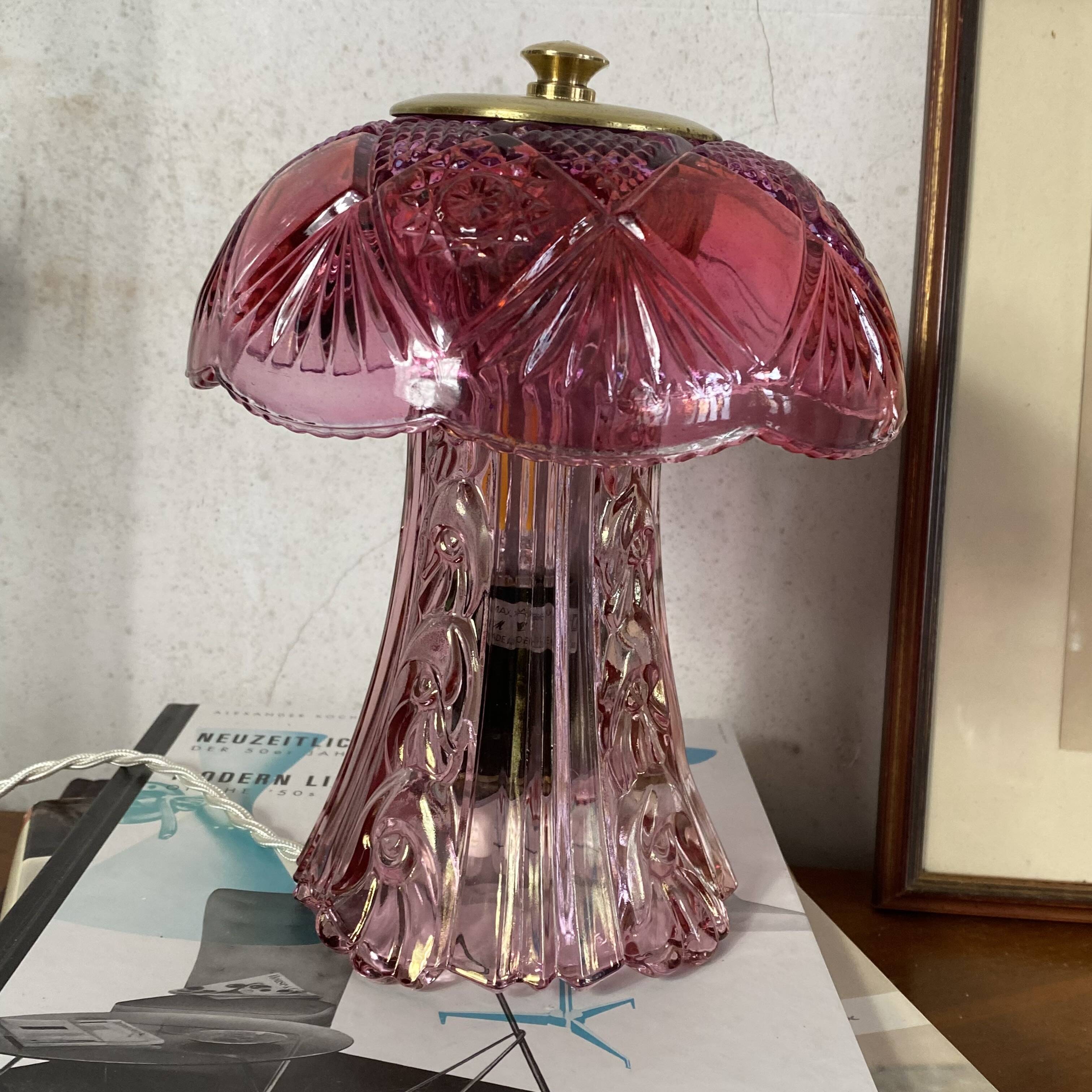Vintage table lamp in fuchsia pink glass.
