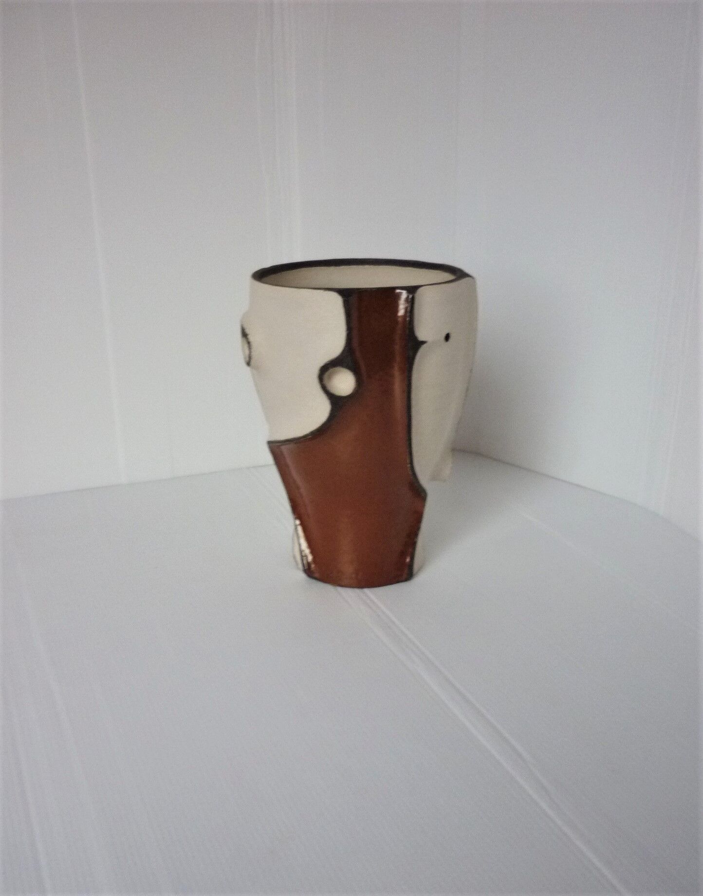 Vase 'conversation'.