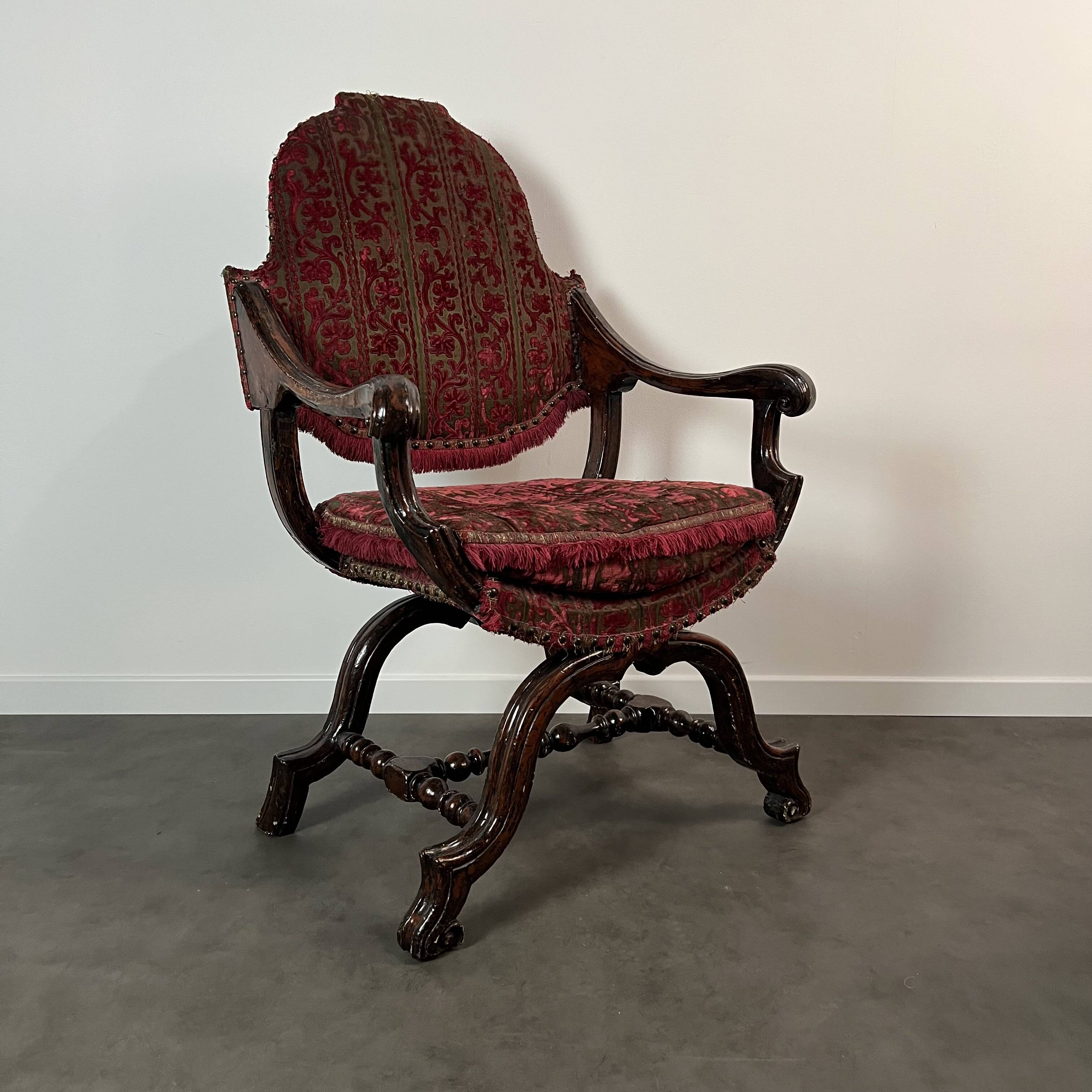 Fauteuil Curule, X-frame chair, William & Mary avec son repose-pied XVIIe