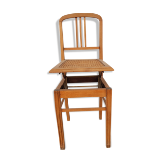 Old children's hairdresser chair for the 1930