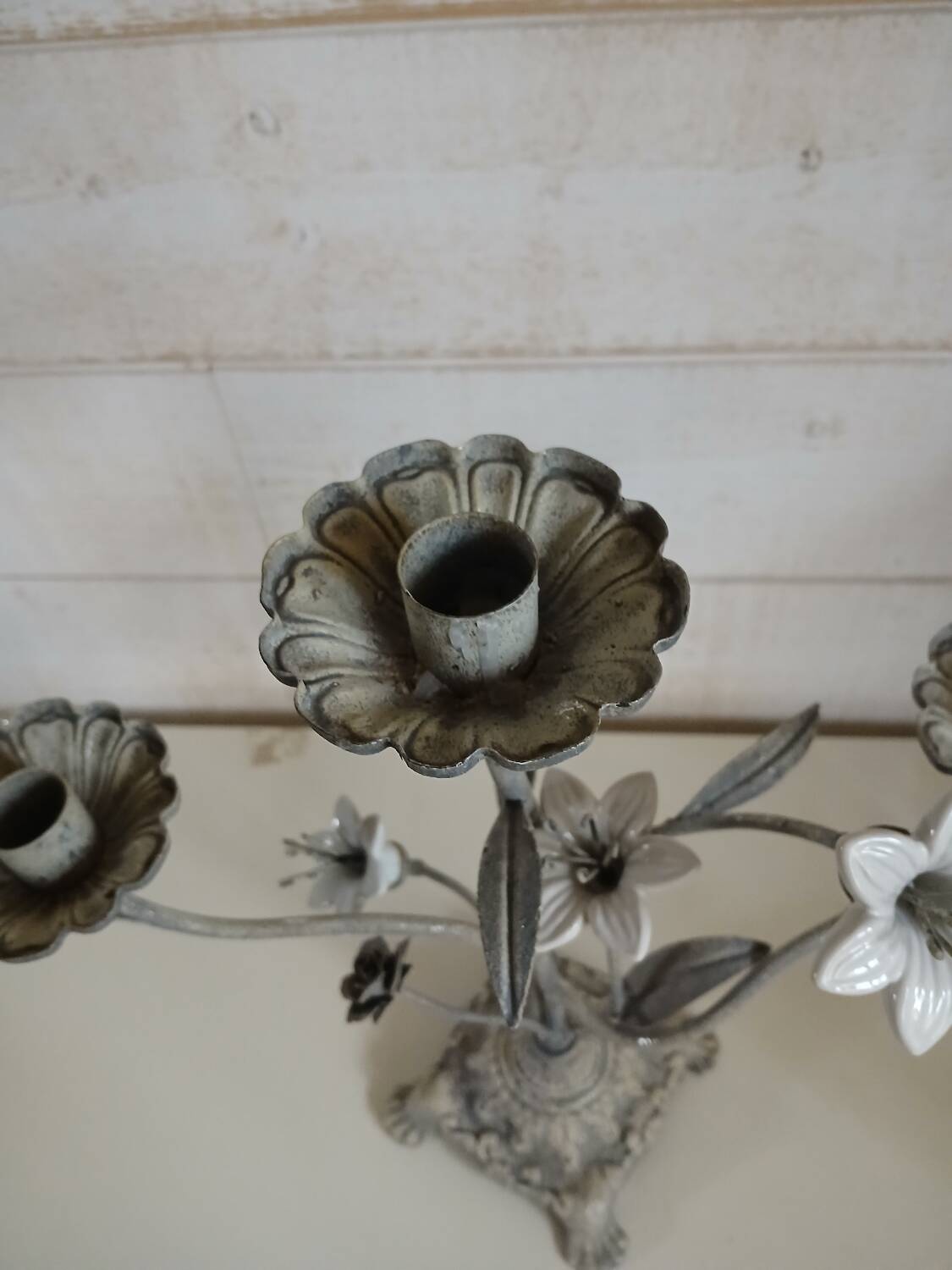 Antique chandelier in cast iron/metal and porcelain