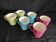 Tasses colorées à pois