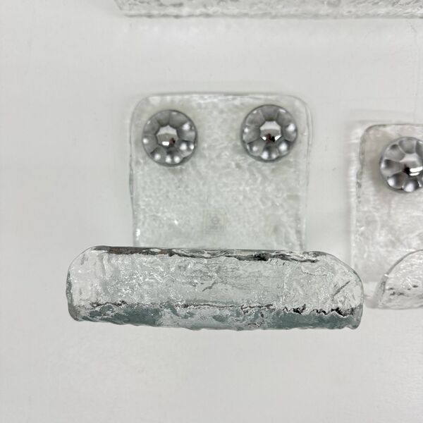 Ensemble de salle de bain Grohe en verre glacé : porte-serviette, porte-savon et plateau.