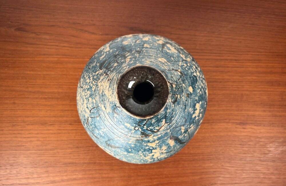 Brutalist mid-century studio pottery vase by Gerhard Liebenthron, 1975.