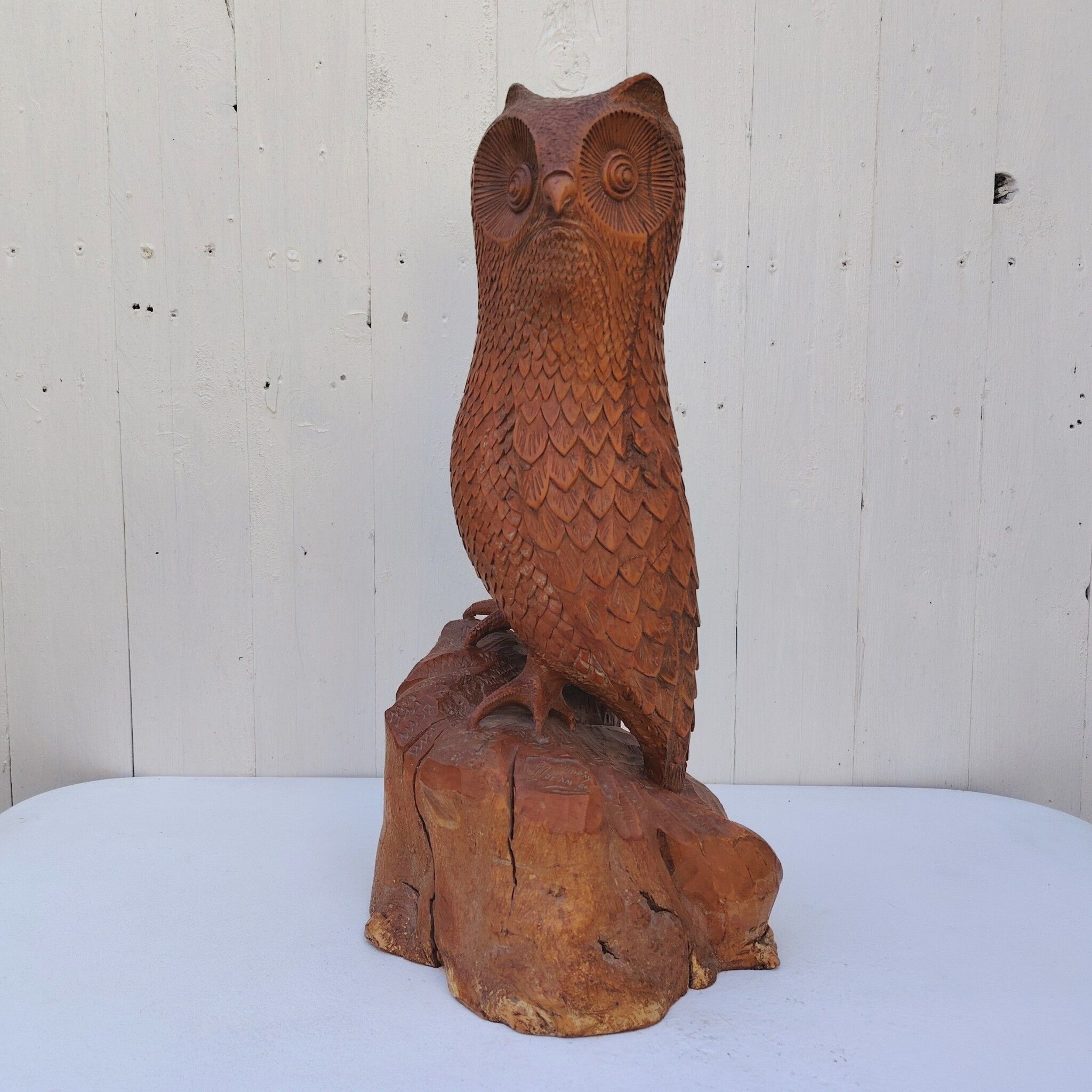 Large wooden owl, sculpture by Alain Dréan, Auray