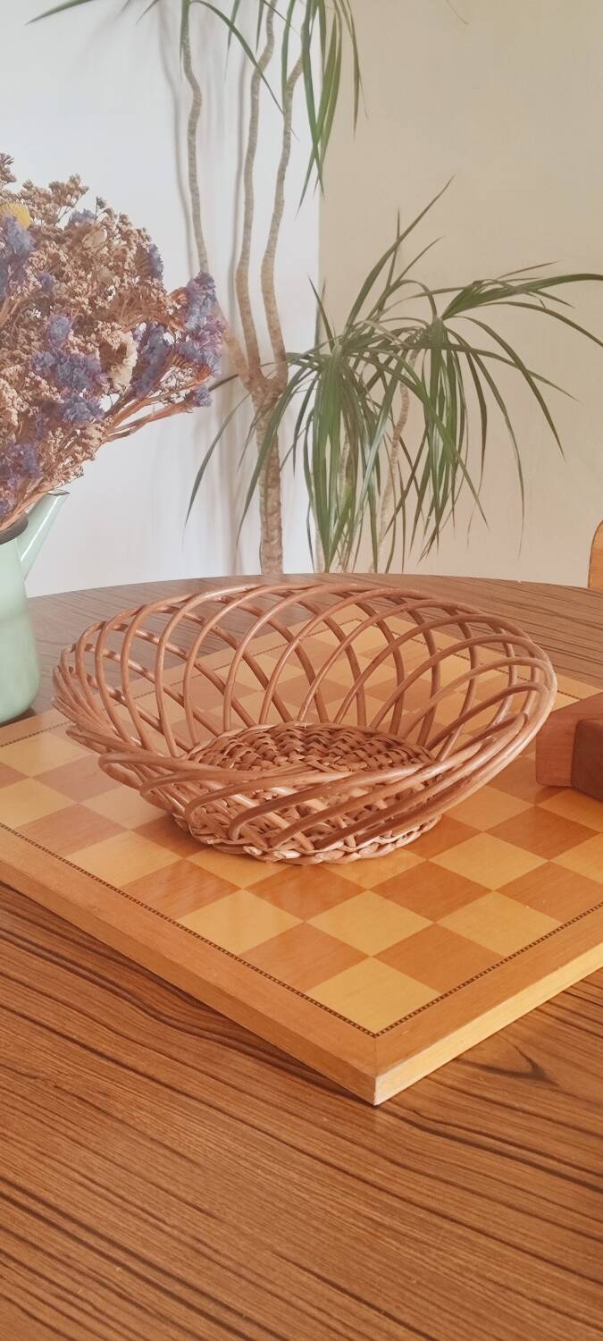 Vintage woven wicker round basket for fruits or bread.