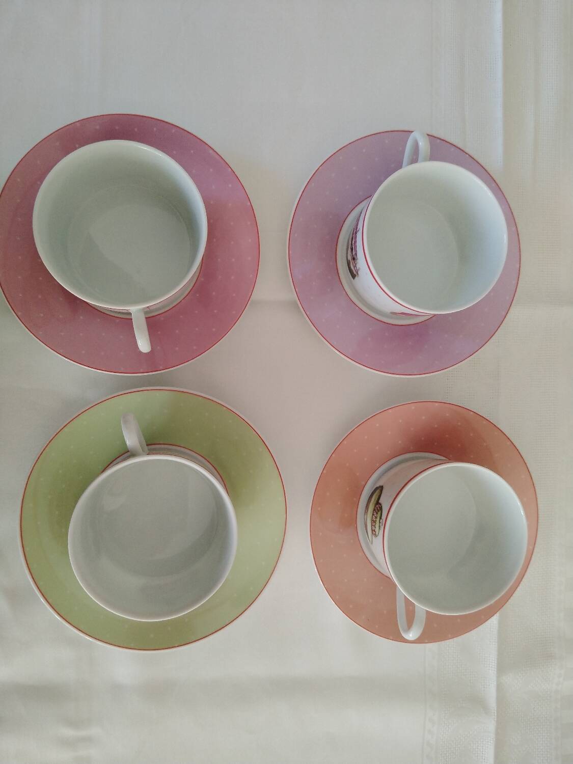 Lot de 4 tasses  à thé de marque  Médard de noblat
