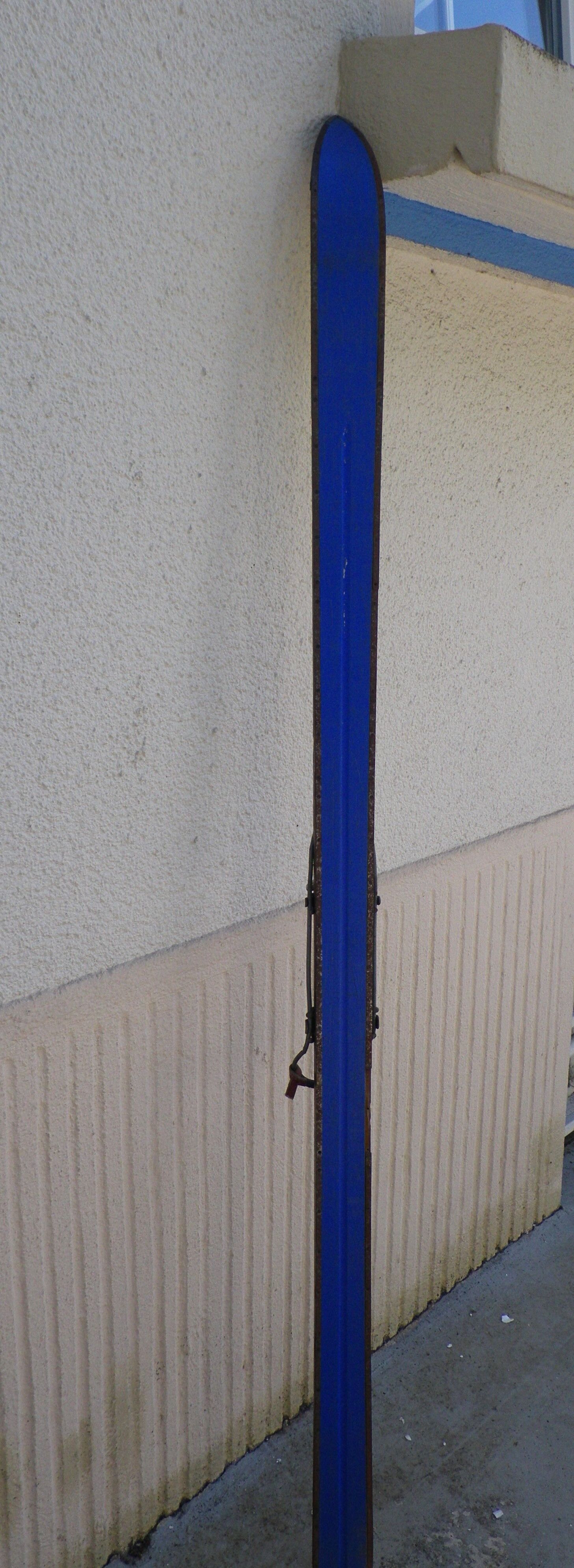 Vintage pair of wooden skis from the 1960s - Cabanon