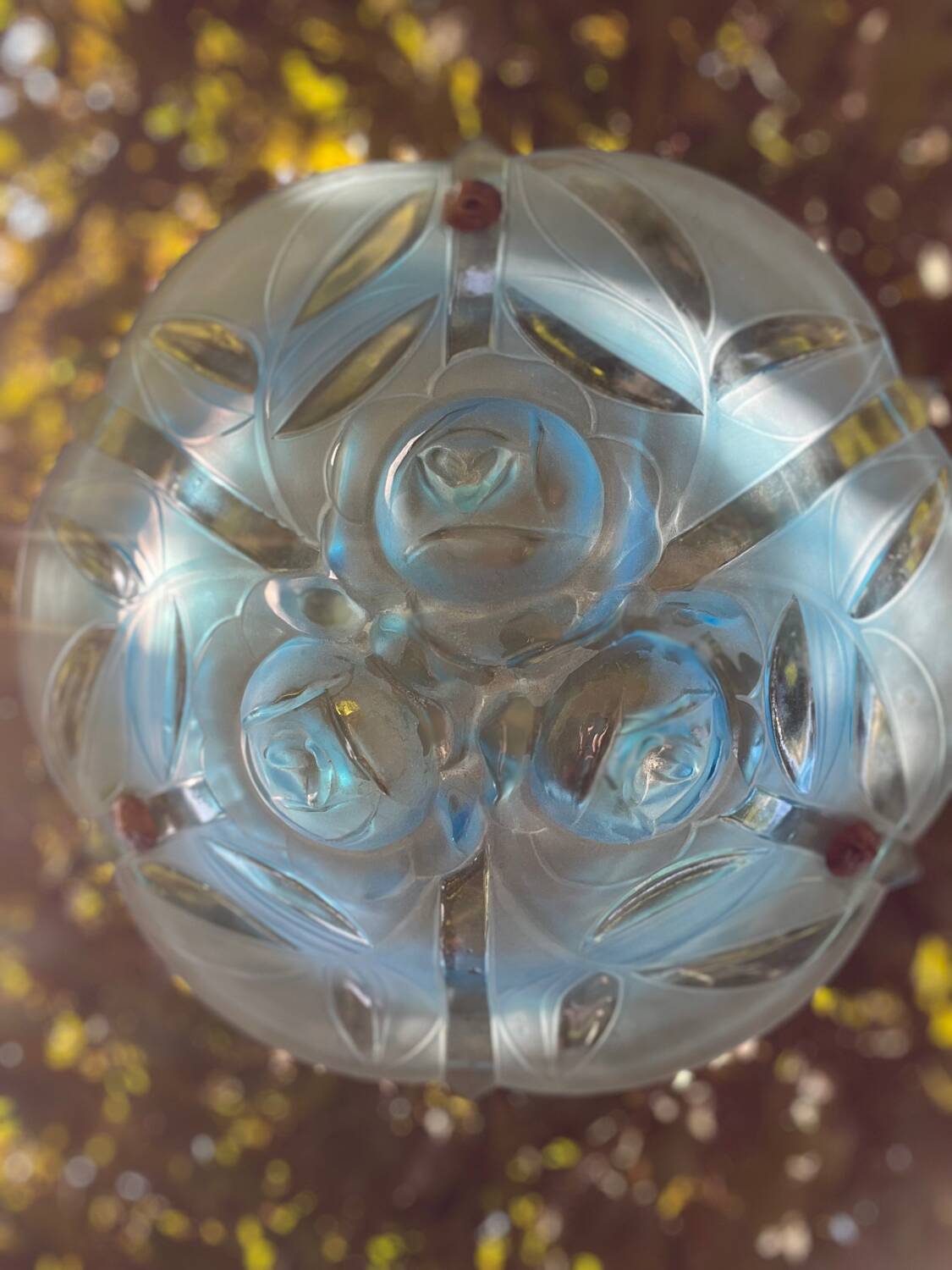 Basin pendant light, in flowered blue glass. Art Deco