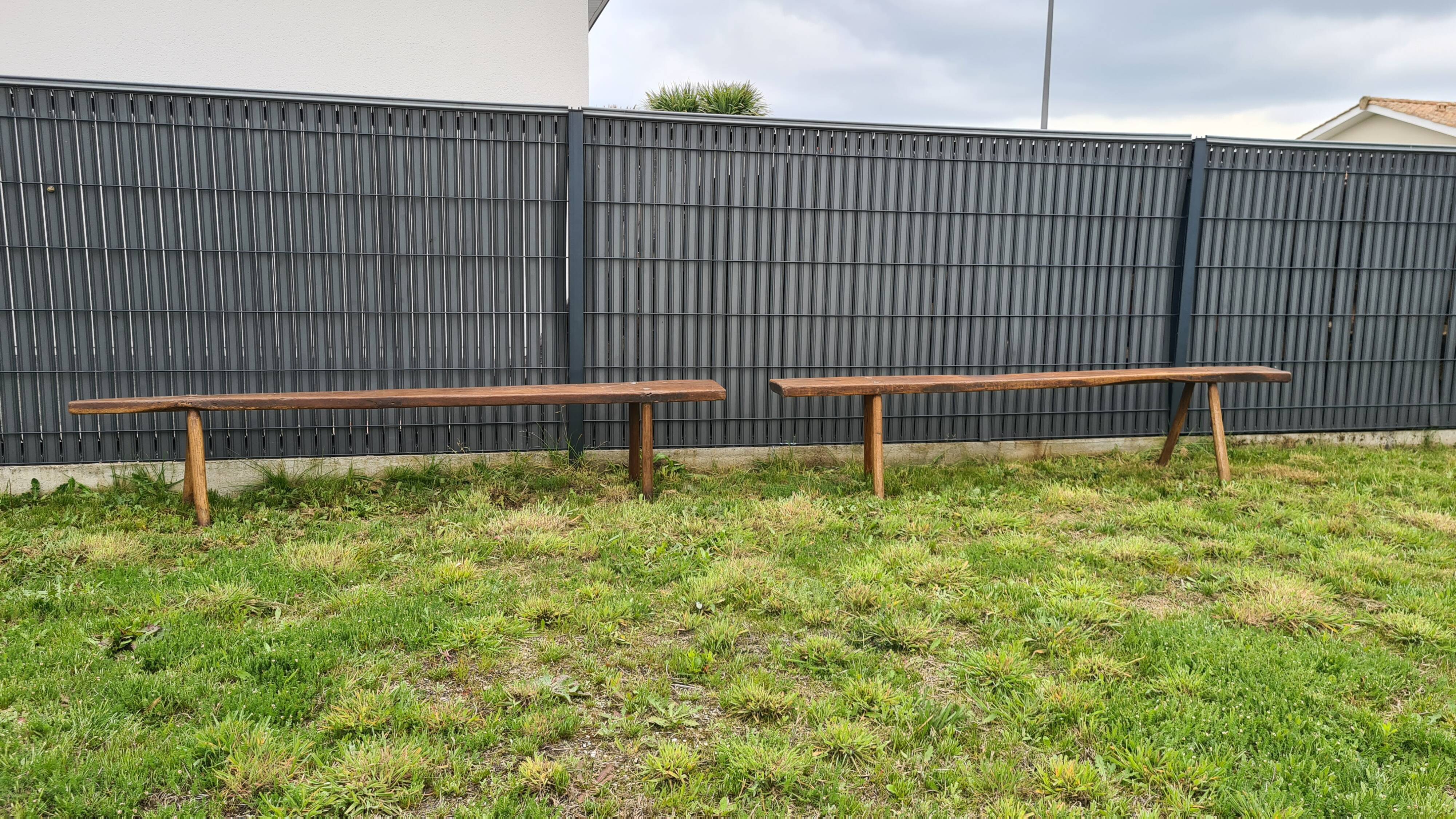 Banc de ferme brutaliste en bois massif