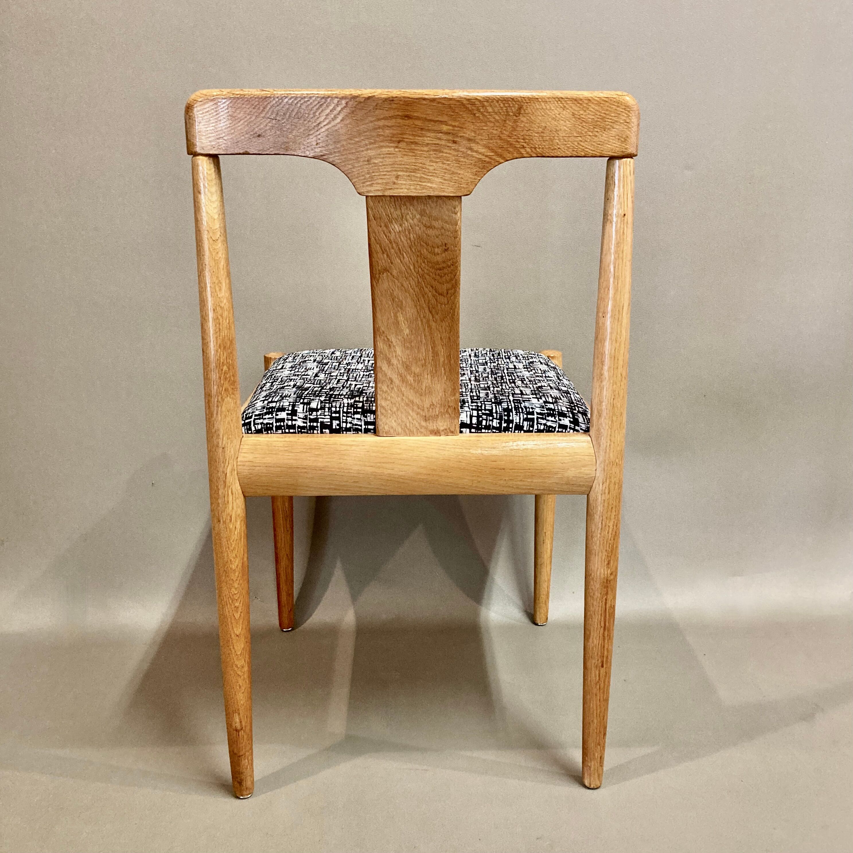 Ensemble de quatre chaises design scandinave 1950.
