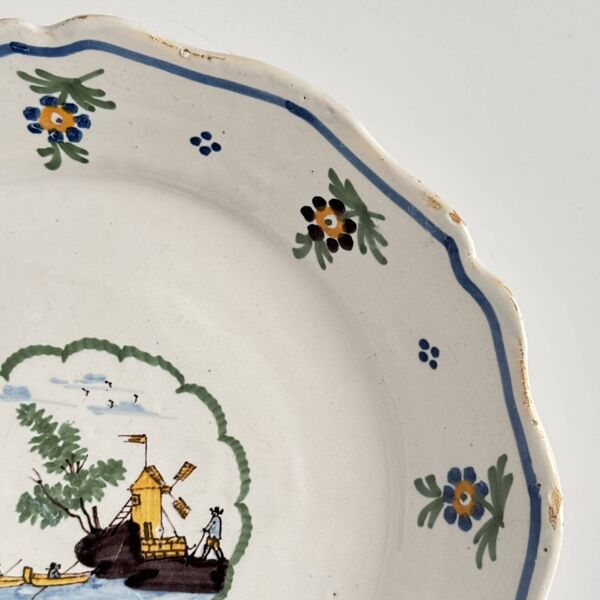 Assiette en Faïence de Nevers du XVIIIe Siècle   Moulin à Vent et Rivière
