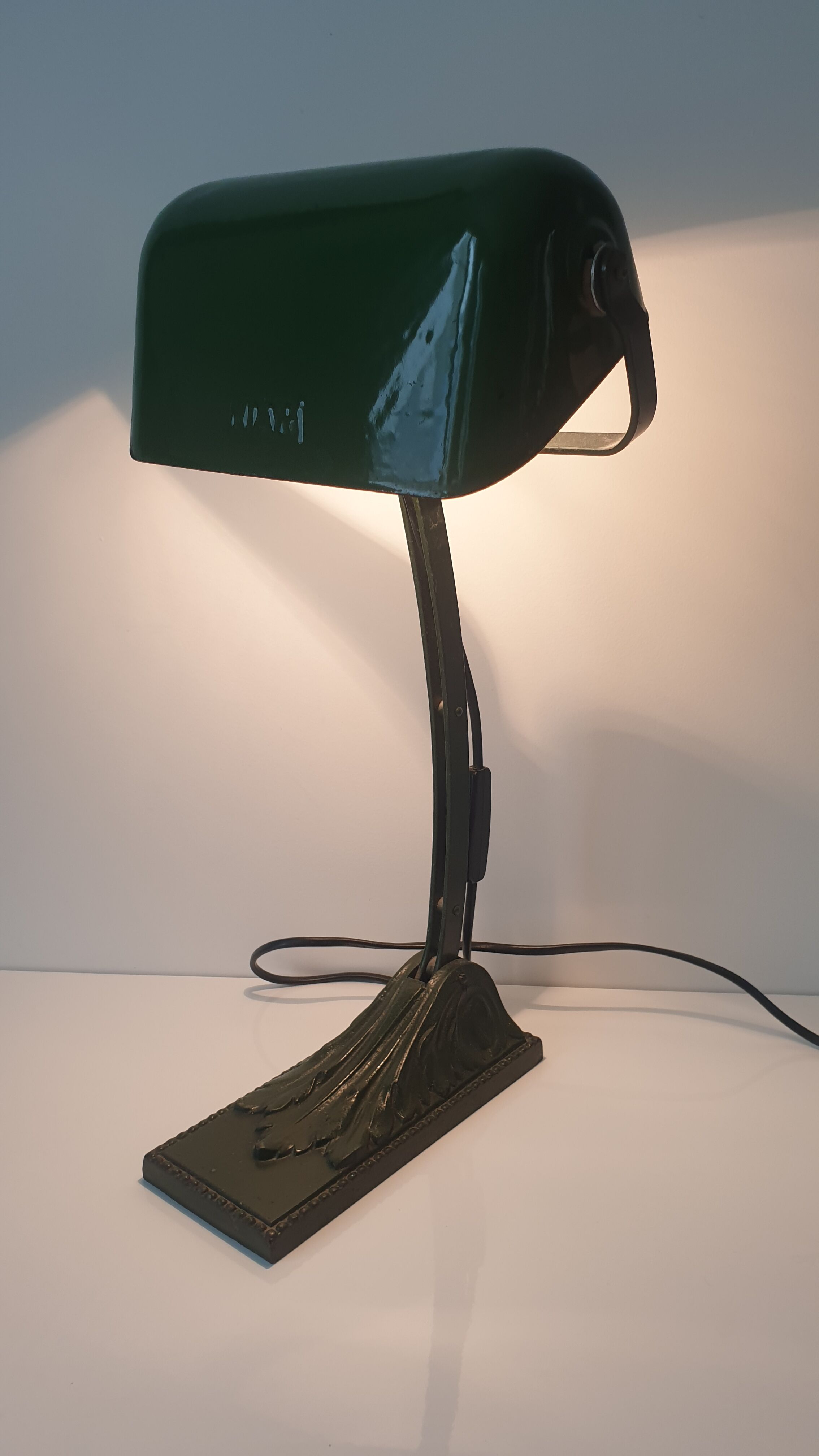 Lamp of notary or banker Niam, Georges Main