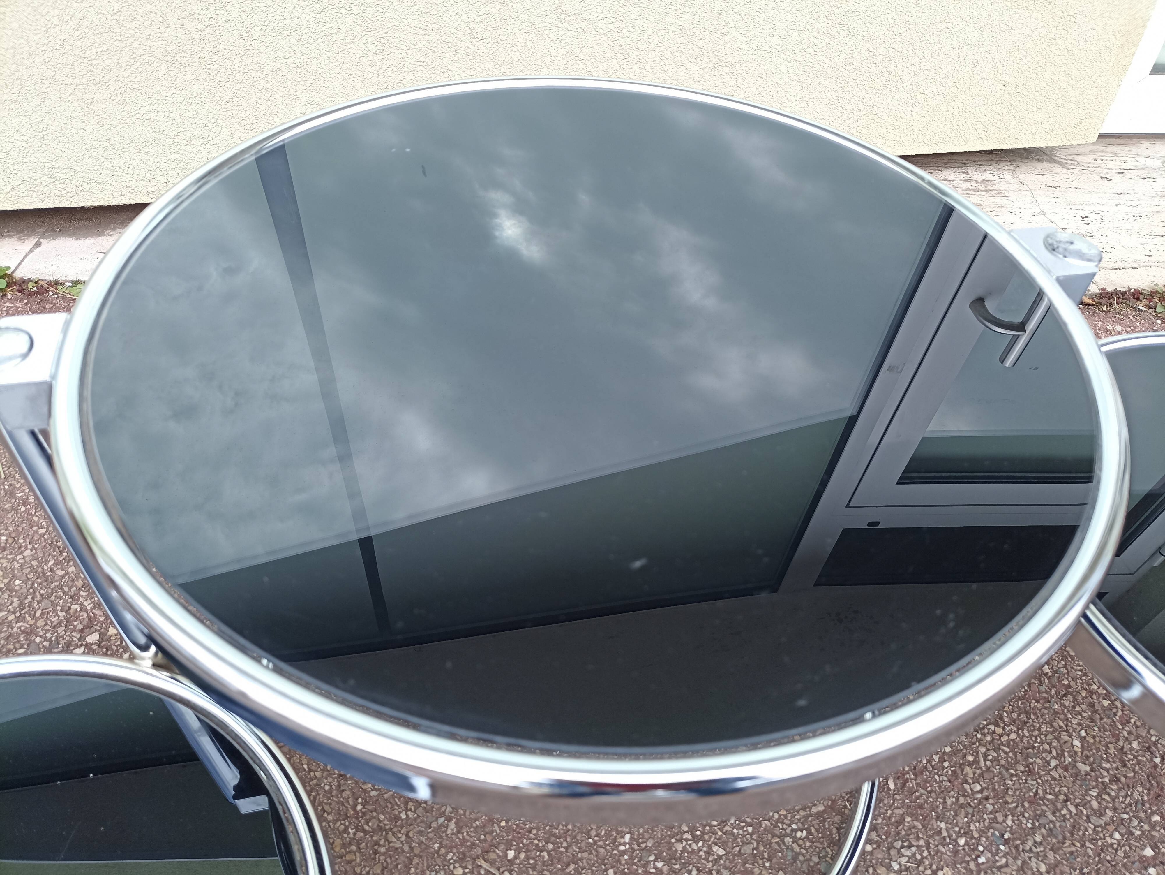 Round coffee table in glass and vintage chrome