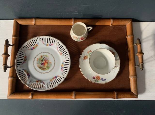 Old serving tray in faux bamboo and brass, 19th century