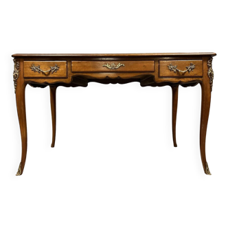 André Mailfert : bureau double face style Louis XV en noyer estampillé