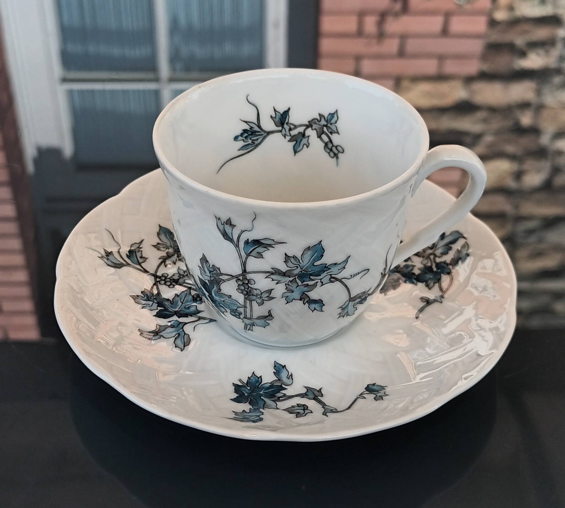 Set of 10 Bernardaud Saint-Saëns Limoges porcelain cups and saucers