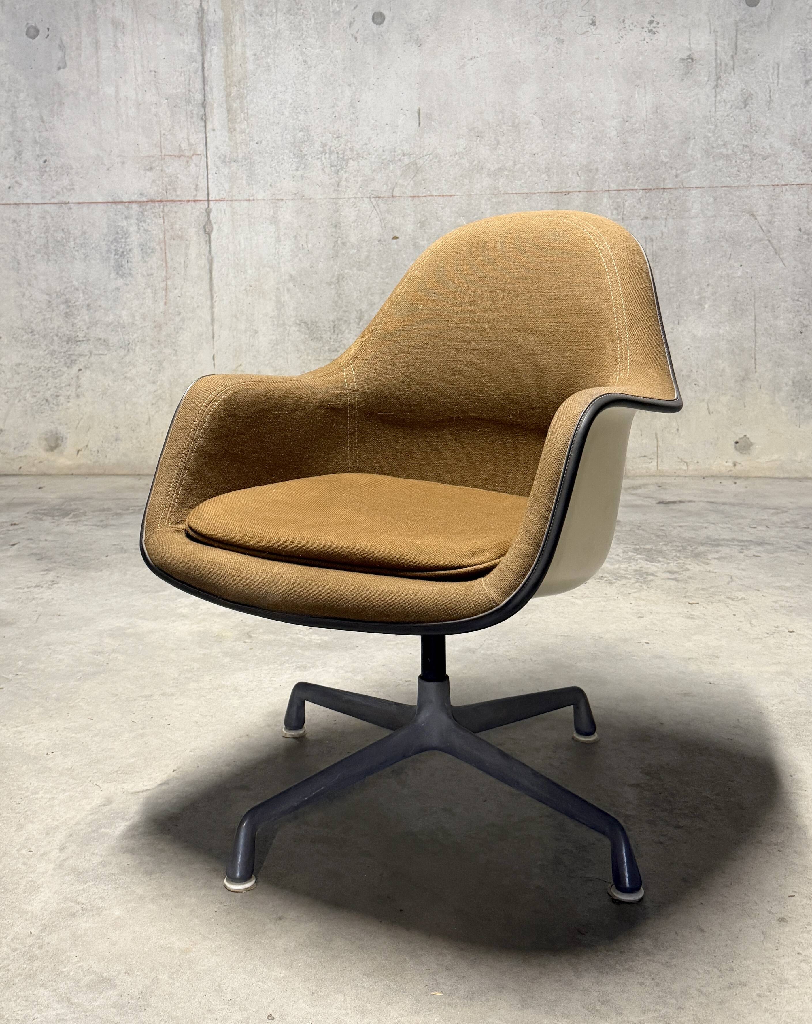 "Loose Cushion" armchair by Charles & Ray Eames for Herman Miller 1970