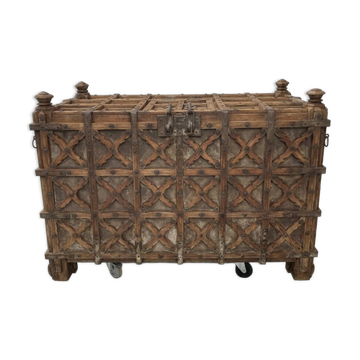 Monumental Indian dowry chest Damchiya