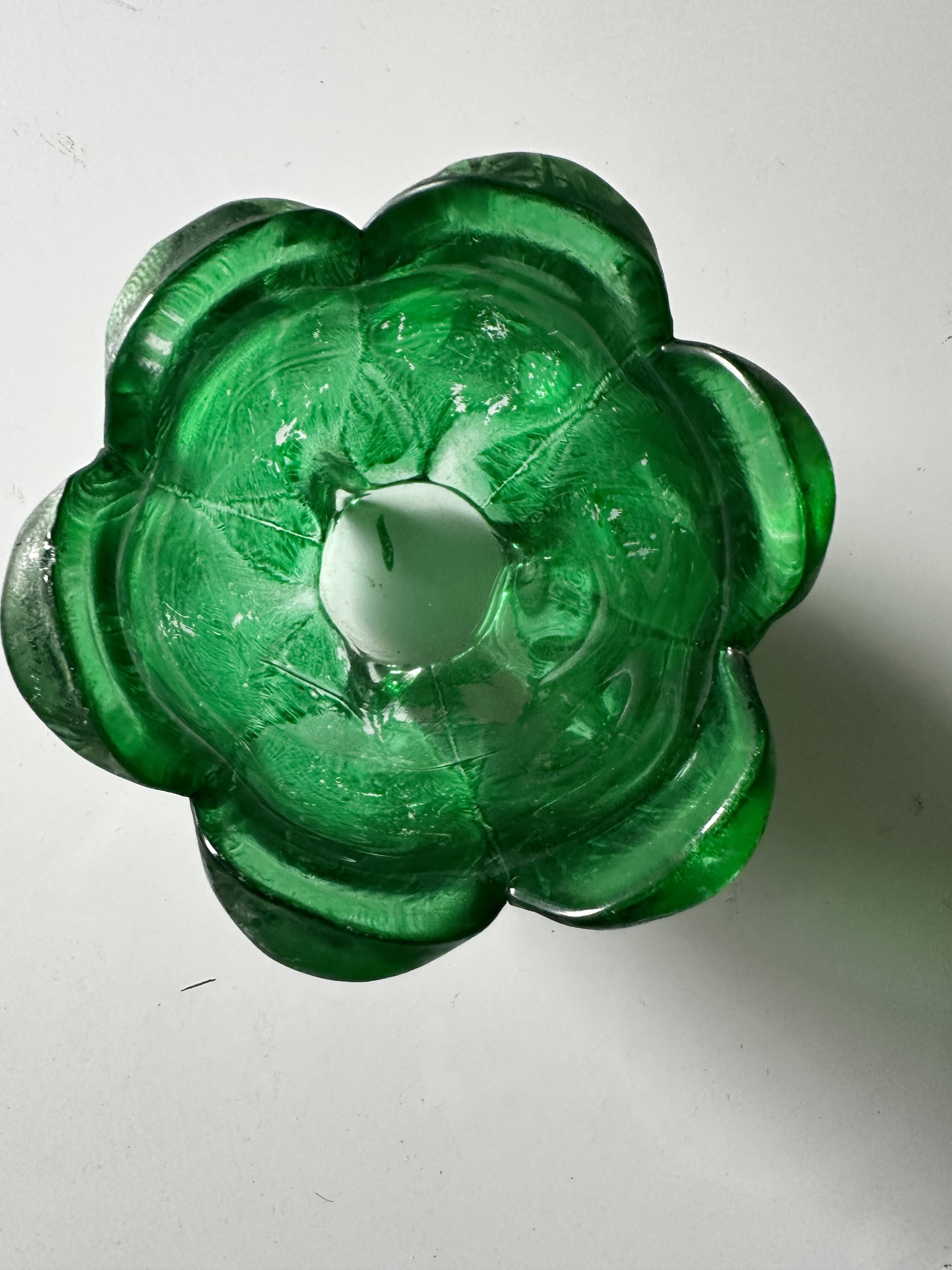 Green glass paste emptying cup from the Art Deco period