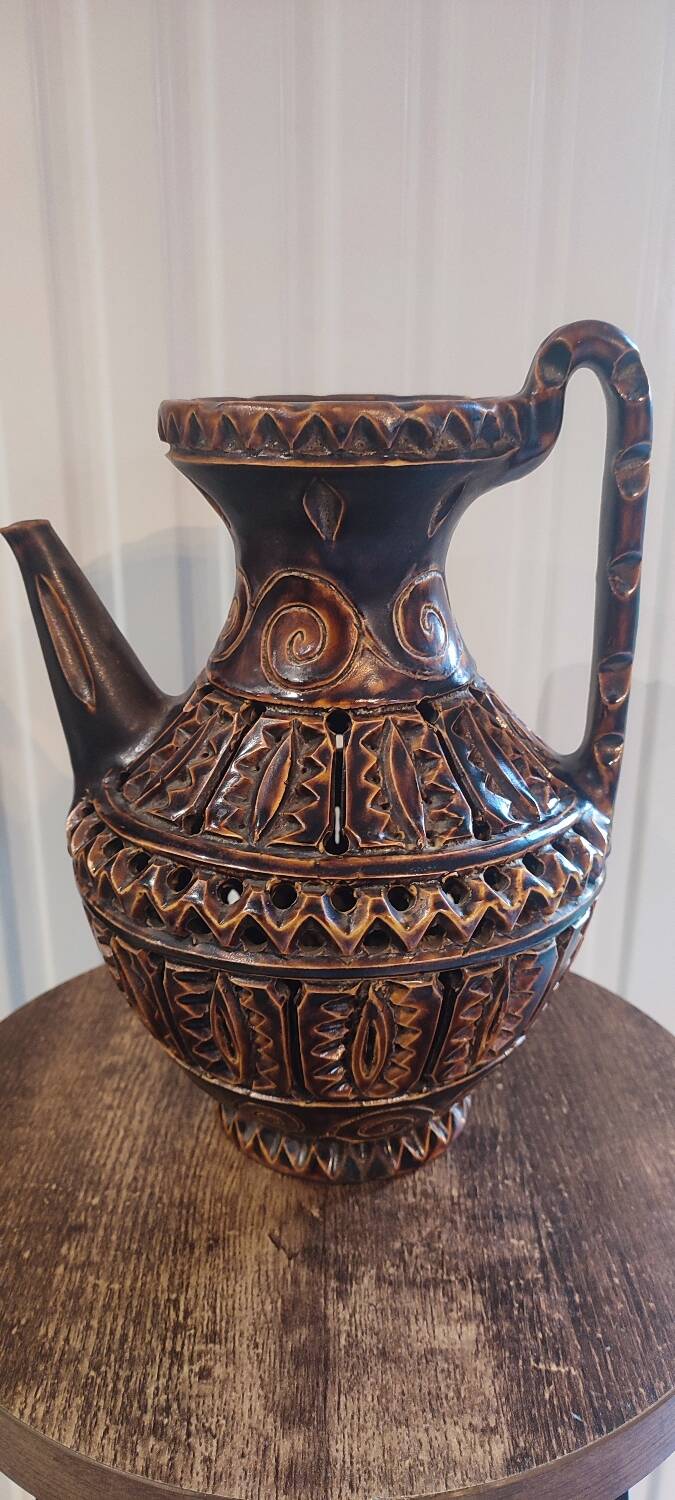 Bessone incised ceramics in Vallauris