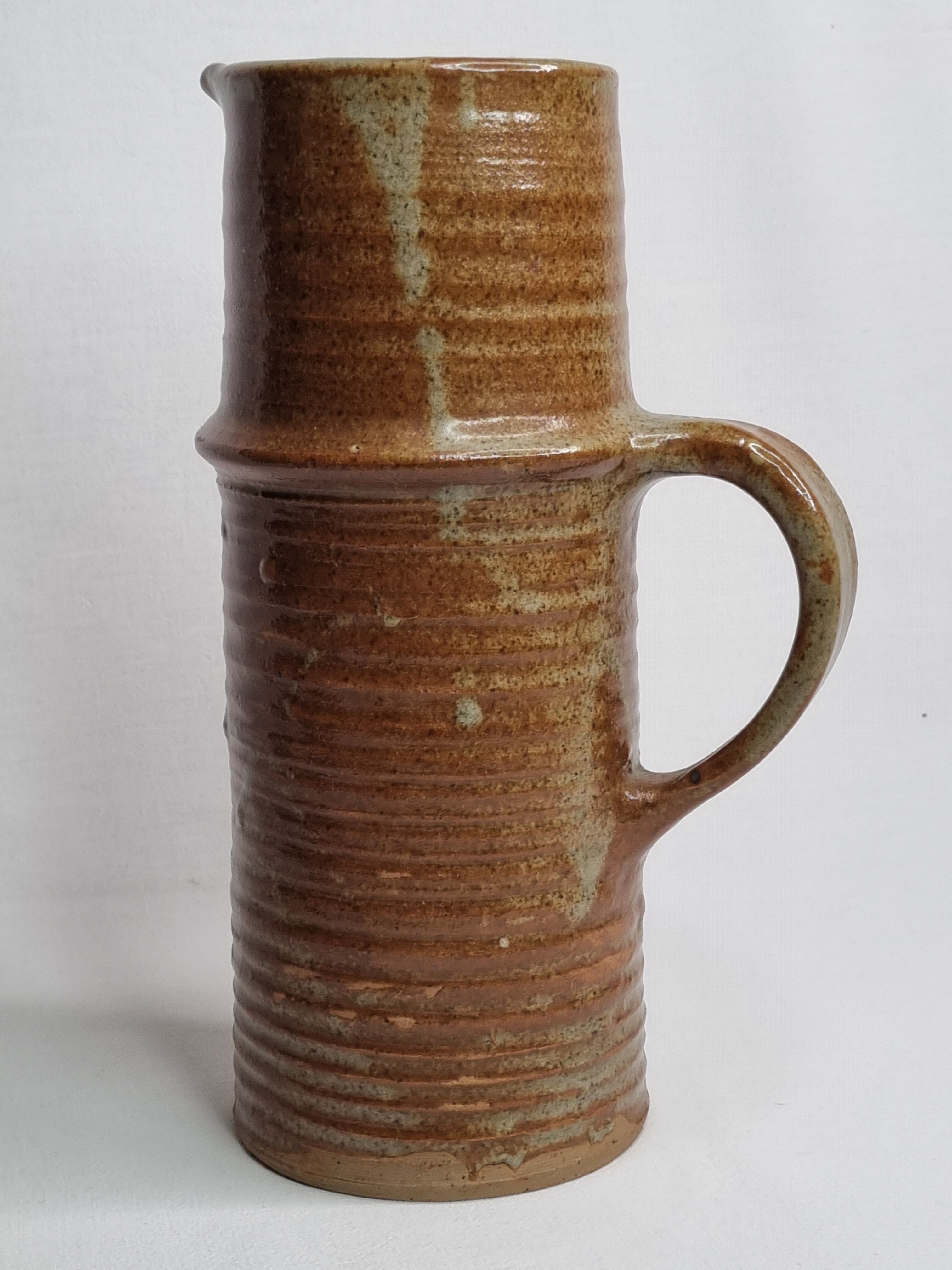 Pichet en grès pyrité signé, années 60-70, 25 cm