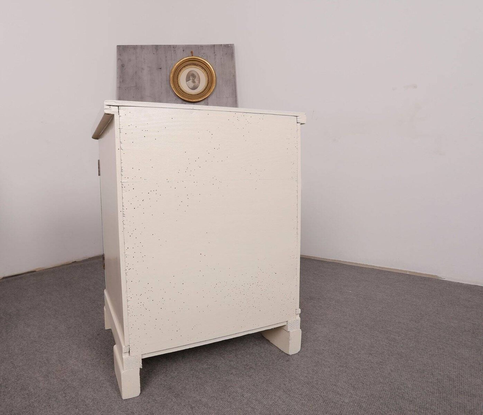 Art Deco bedside table from Hungary, 1930, made of navy blue and cream painted wood.