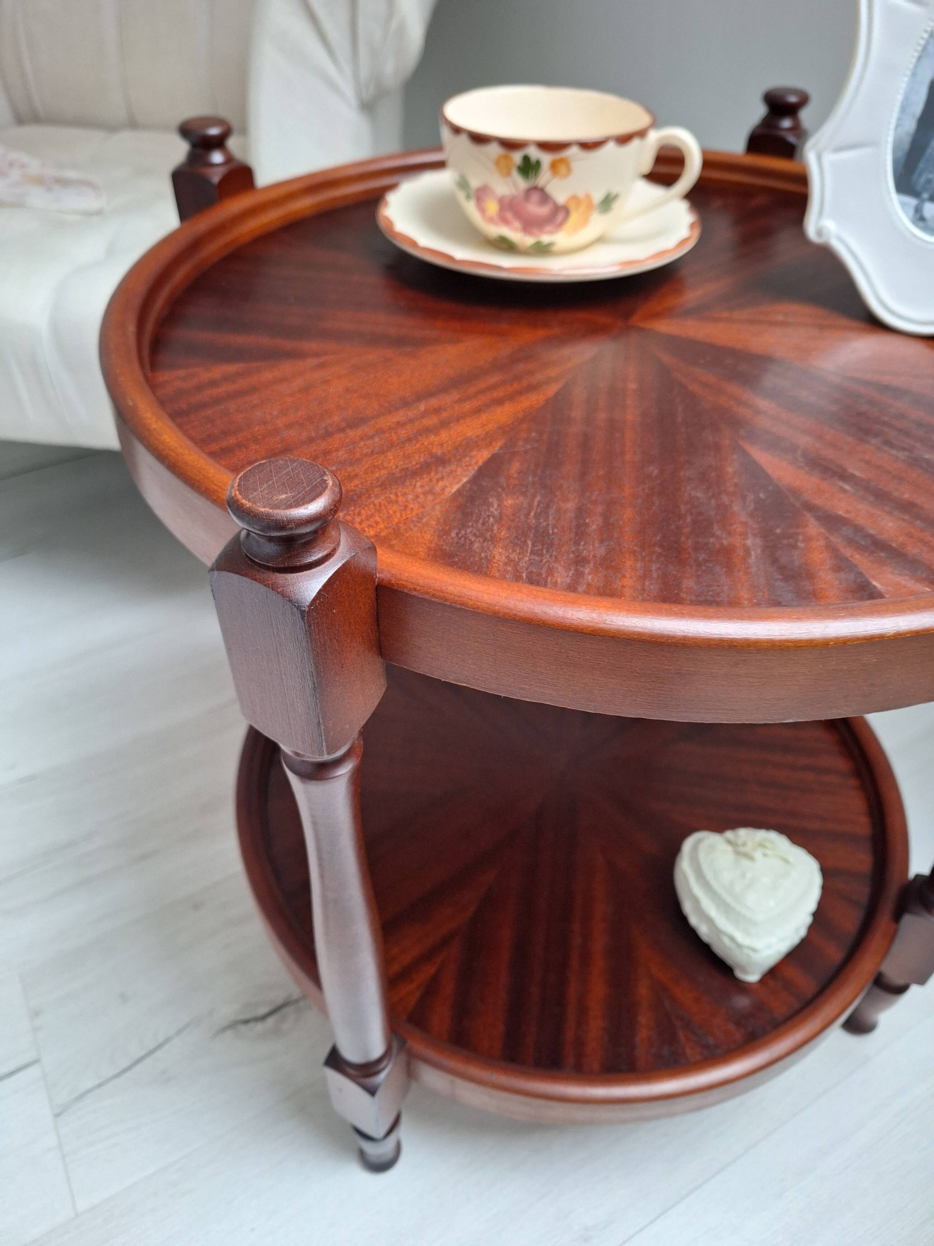 Coffee table / Side table / Round wooden end table