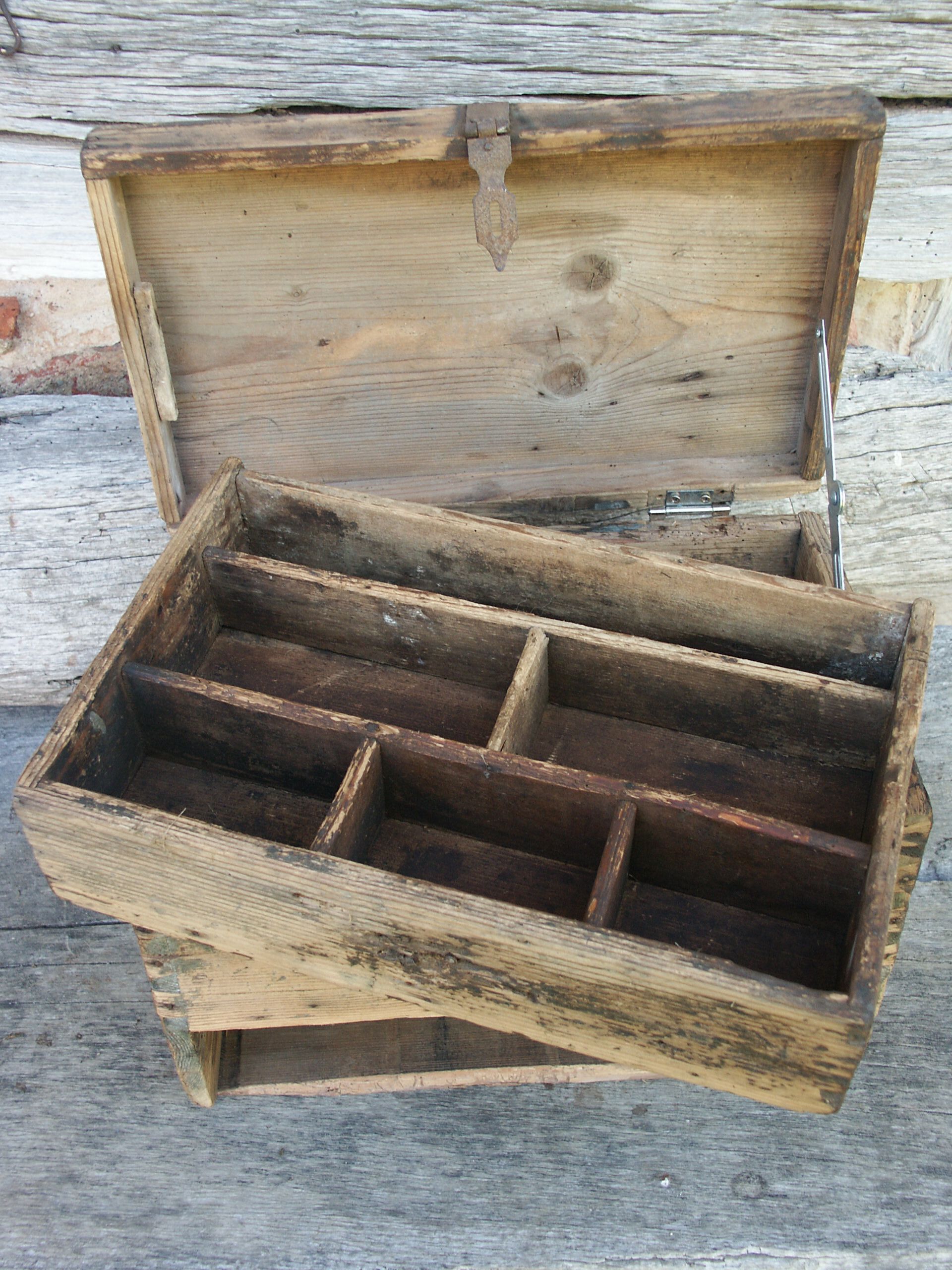 Tools box/antique nails years ago 30/40