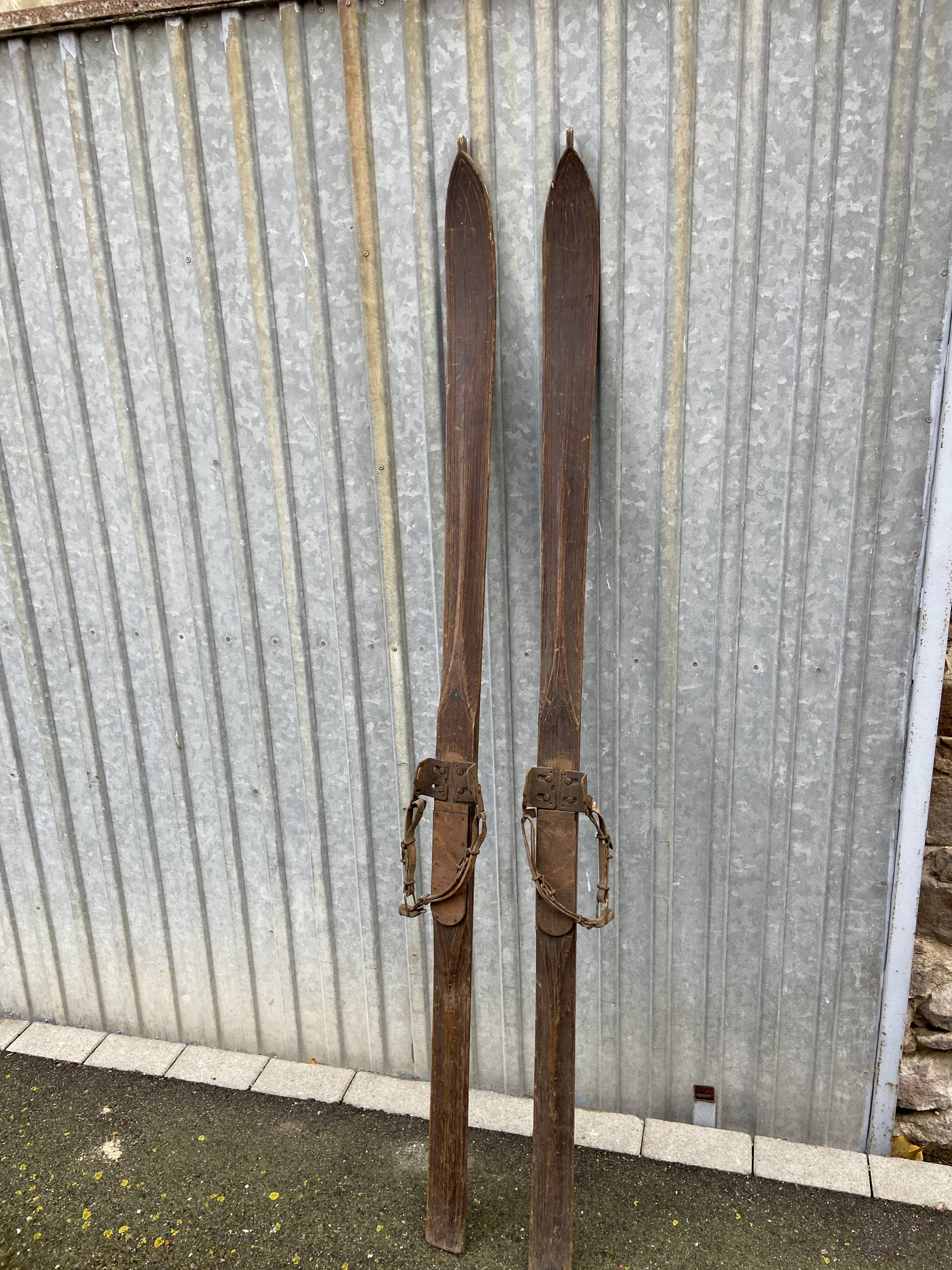 vintage wooden ski 1900