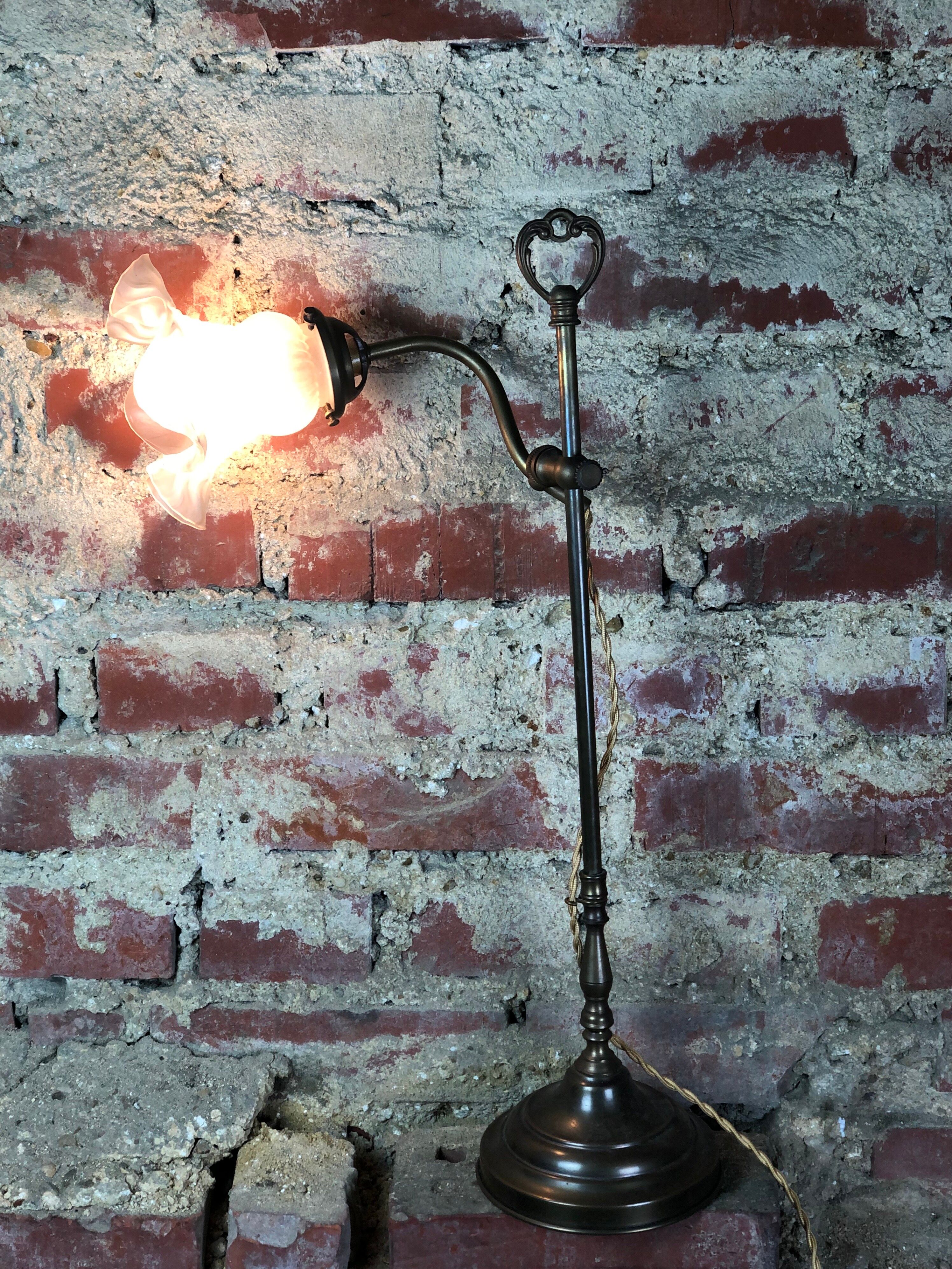 Bronze and brass desk lamp, tulip in glass paste 1930