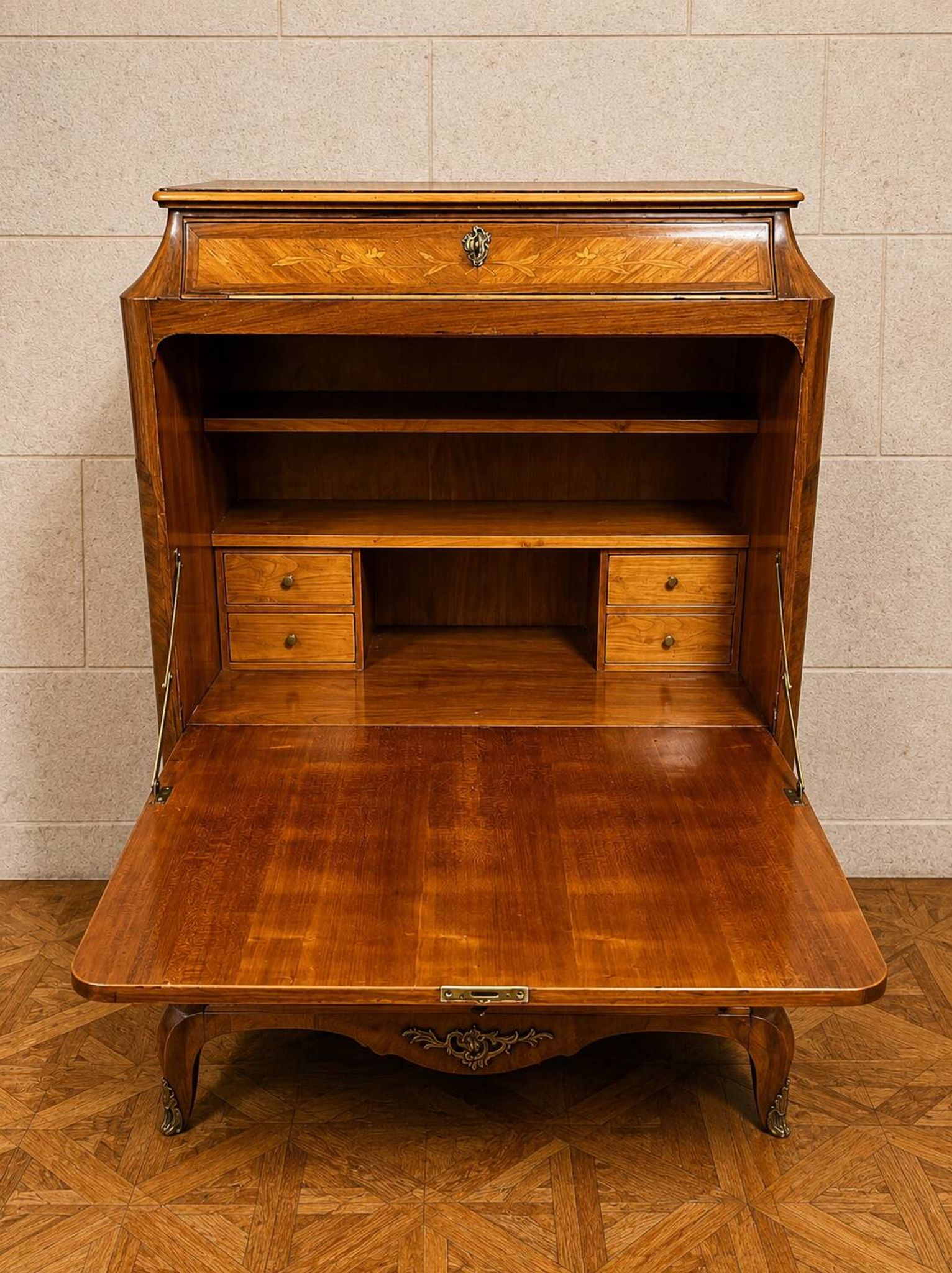Secrétaire à abattant marqueté de style Louis XV vers 1900