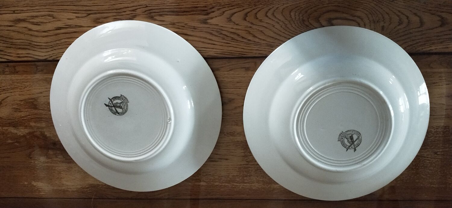 Set of two Orchies hollow plates: The mill of wolves &hamage