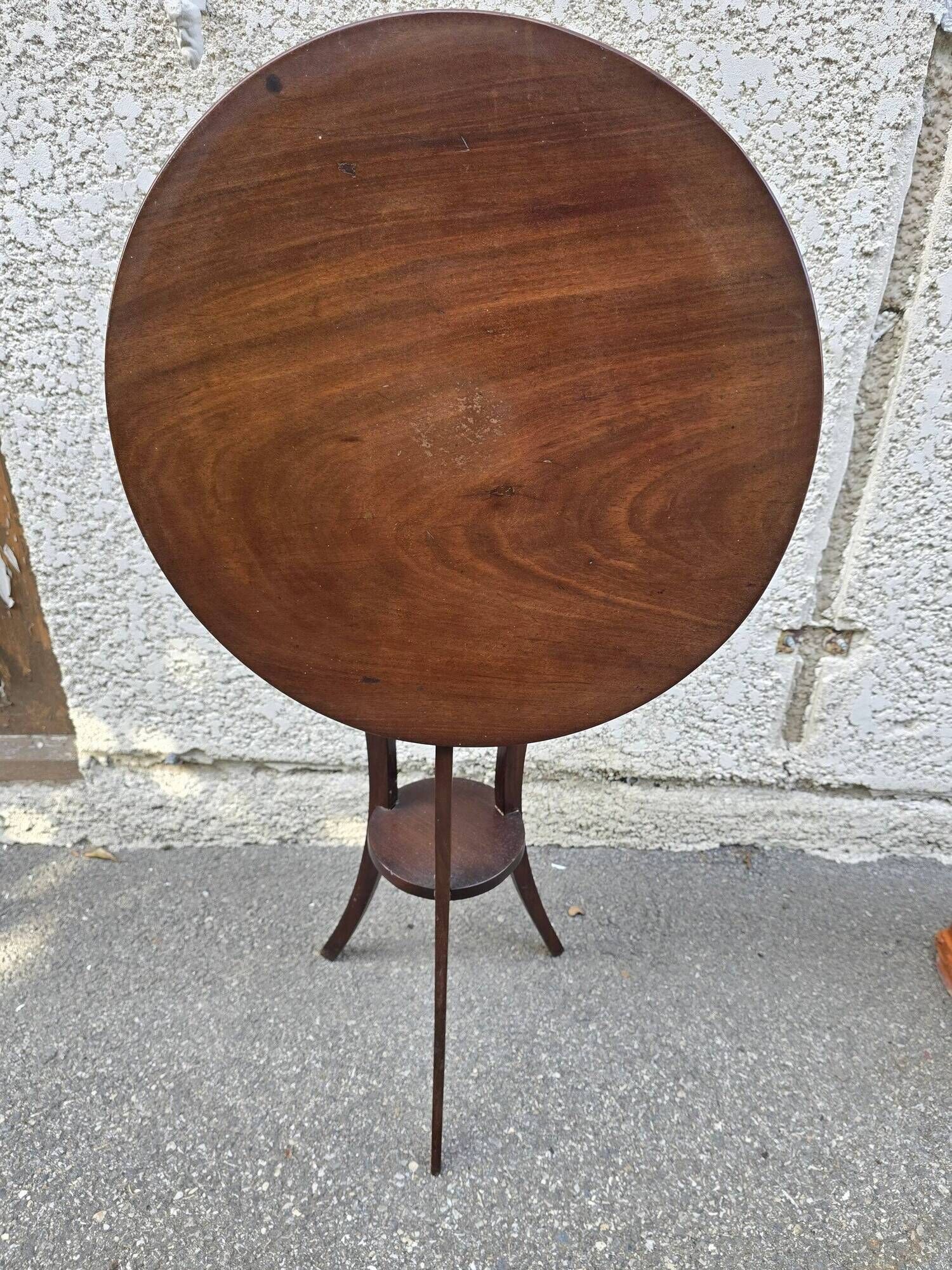 Tripod gueridon in mahogany with a tilting top – Directoire period / early 19th century