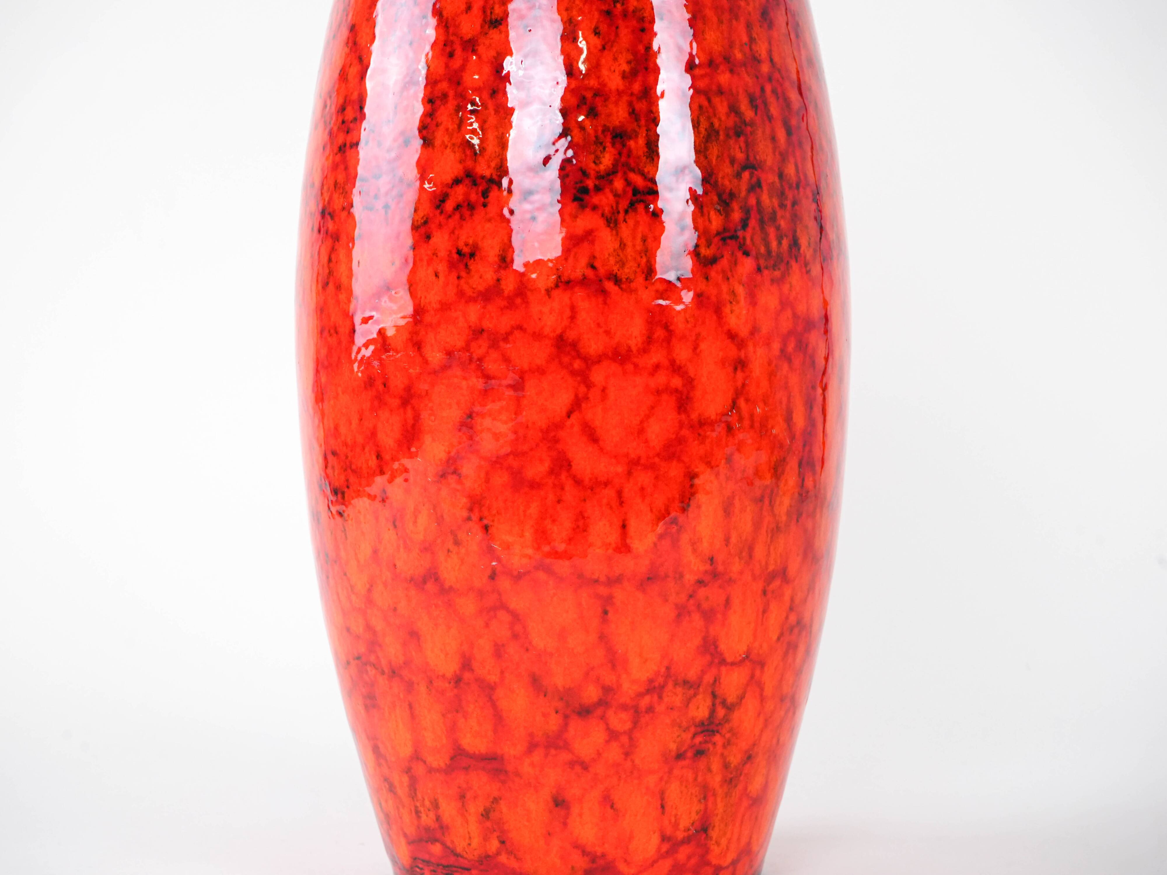 Vase en céramique rouge, design allemand, années 1960, fabriqué par Scheurich.