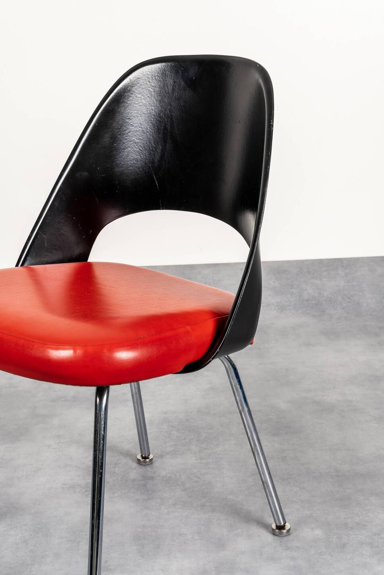 Conference chairs by Eero Saarinen for Knoll, 1960s, New York.
