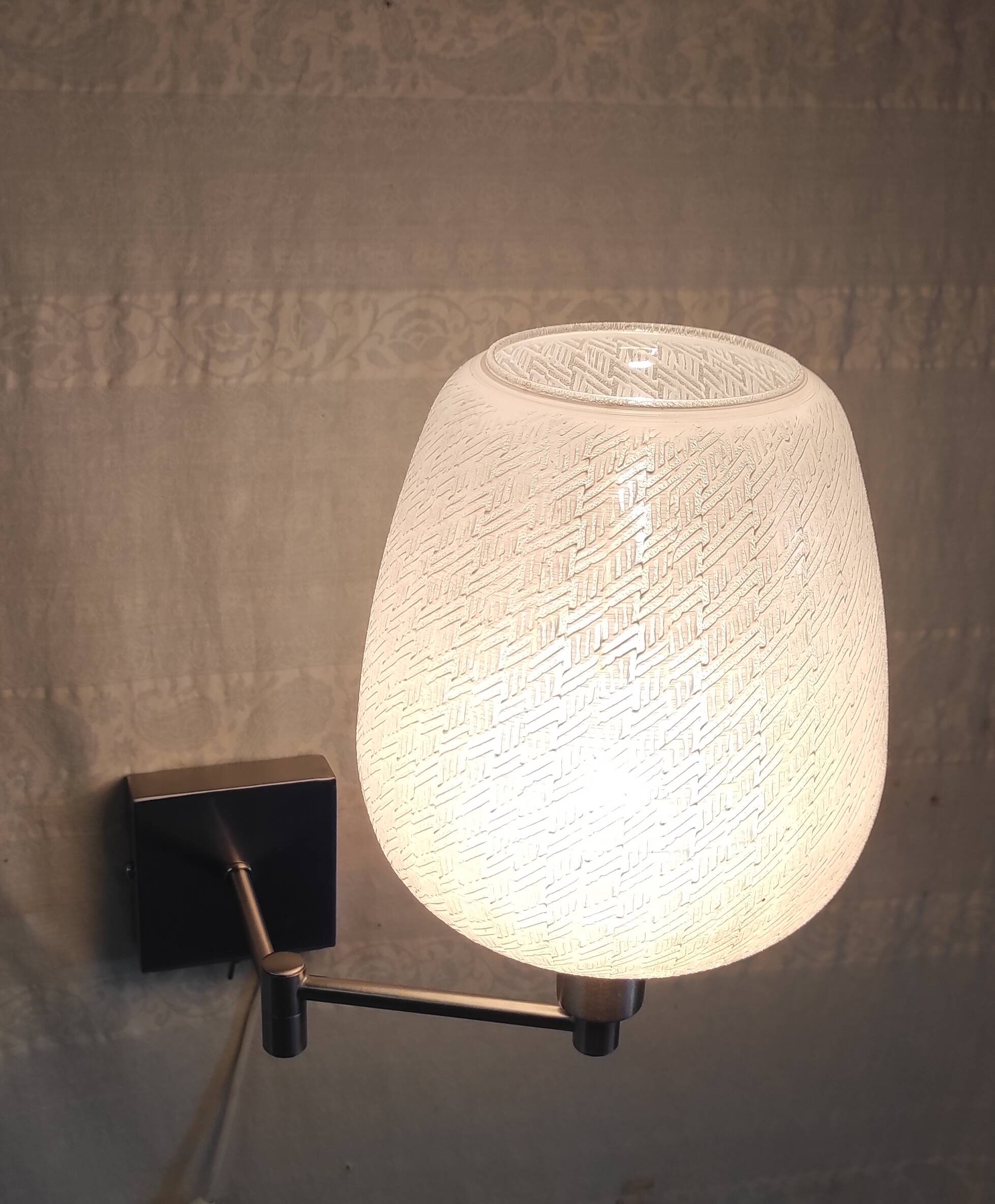 Wall lamp - reading light in chromed metal and opaline globe - 20th century