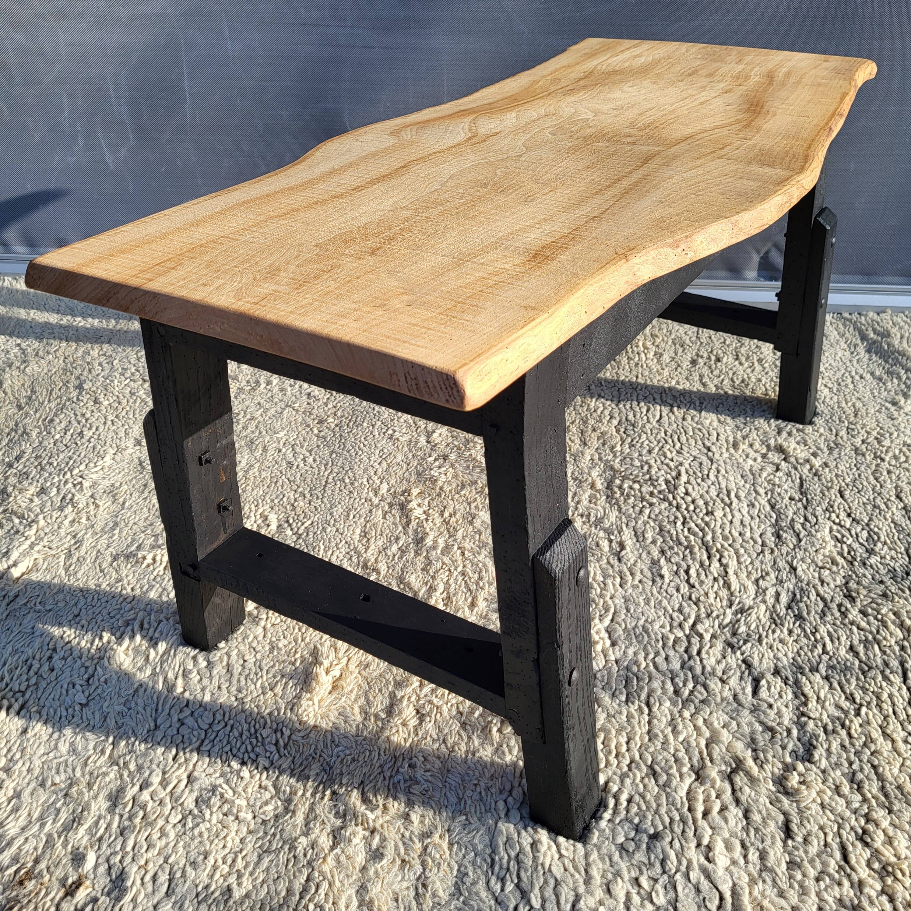 Bicolour coffee table in solid oak with 19th-century legs • Unique piece "Raw"