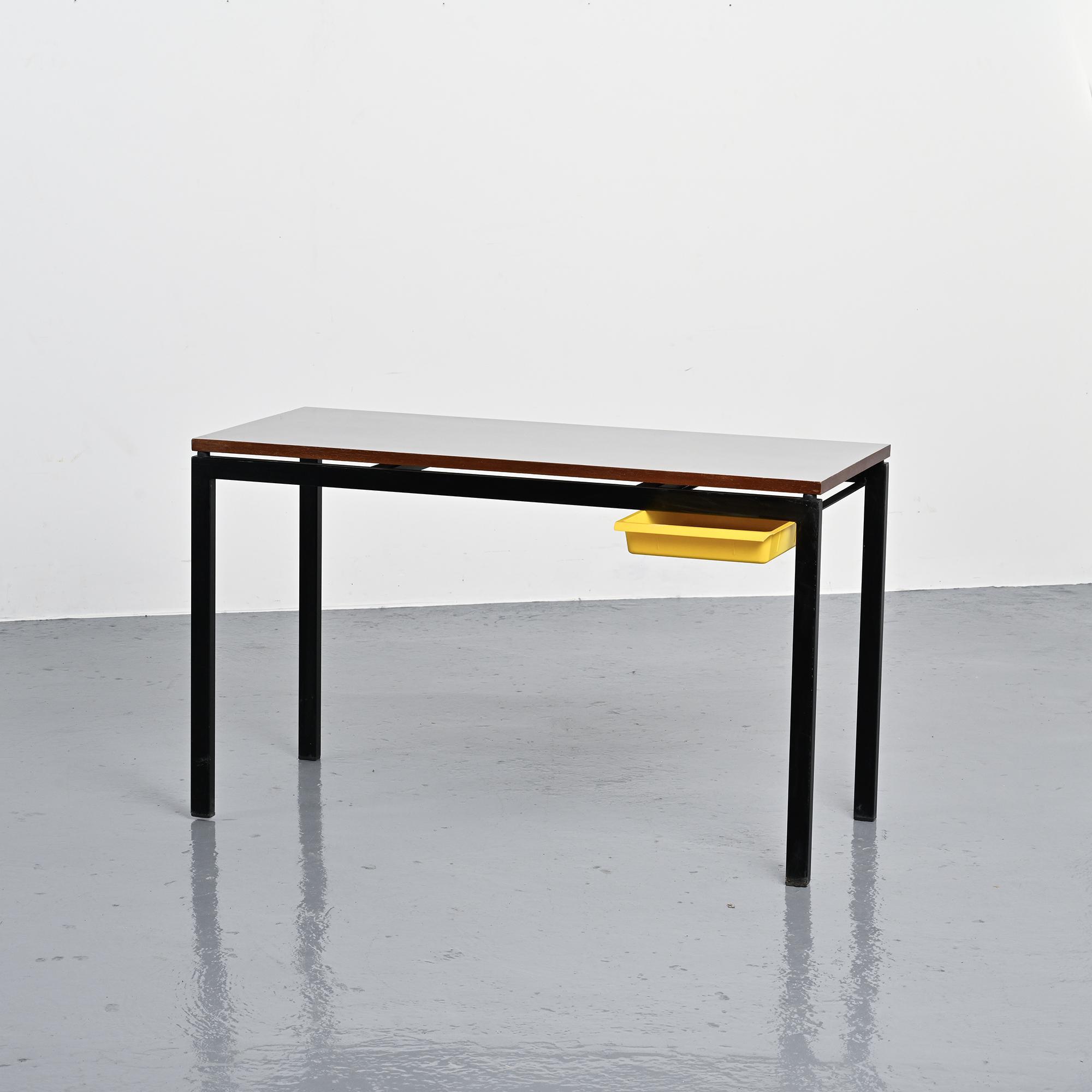 Bureau Cansado par Charlotte Perriand, circa 1962.